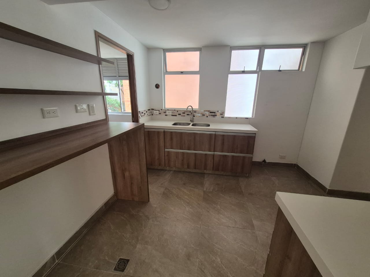 ARRIENDO APARTAMENTO, POBLADO FRONTERA