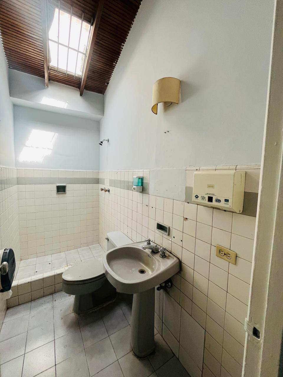 CASA COMERCIAL ARRIENDO, CONQUISTADORES