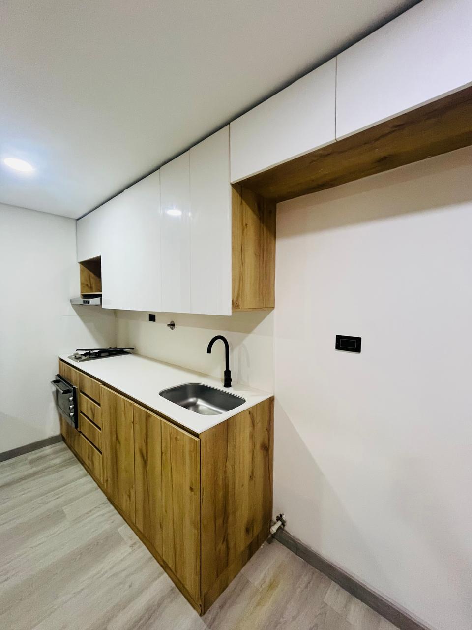 ARRIENDO APARTAESTUDIO, CONQUISTADORES