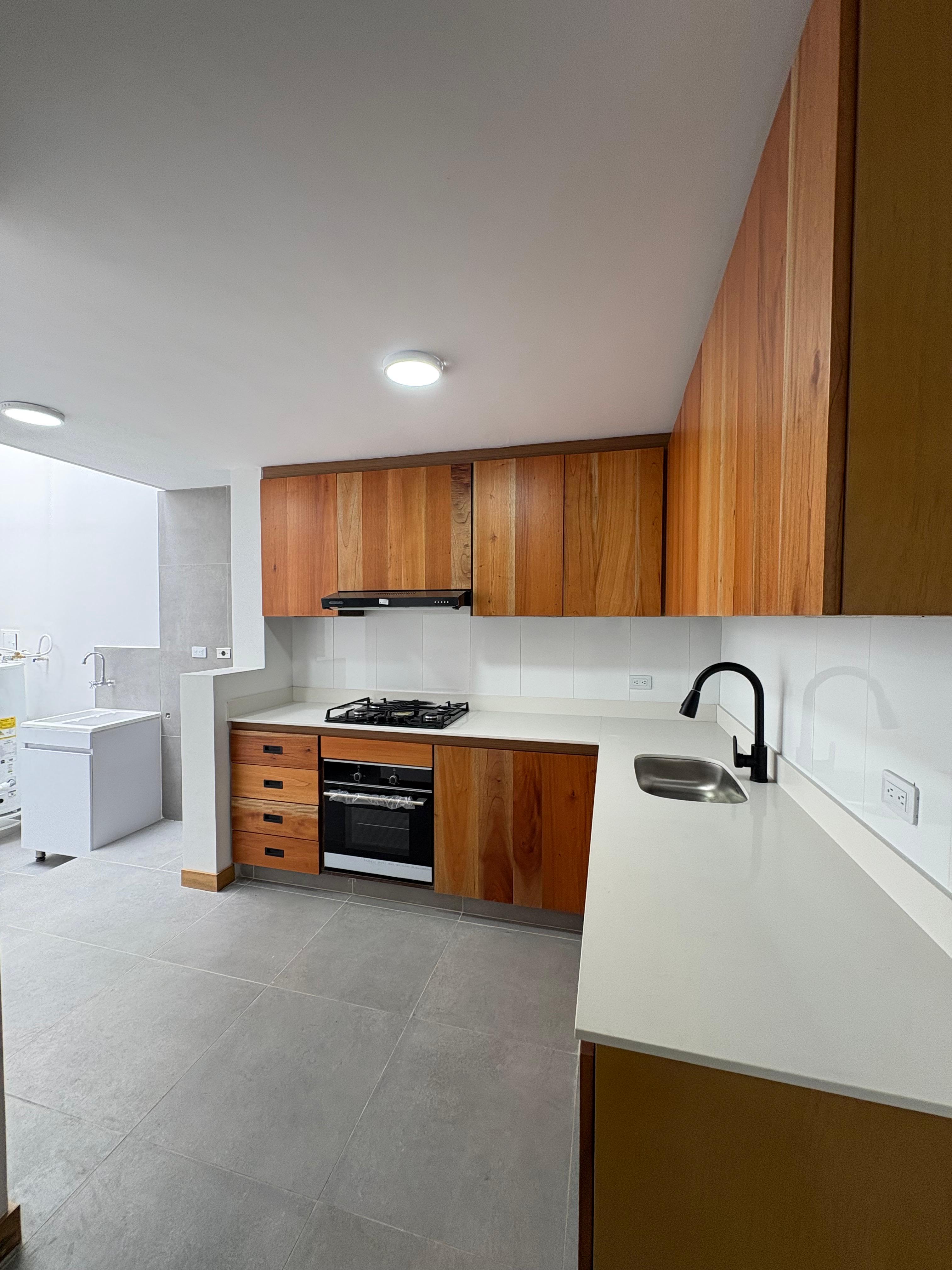 ARRIENDO CASA POBLADO SAN LUCAS