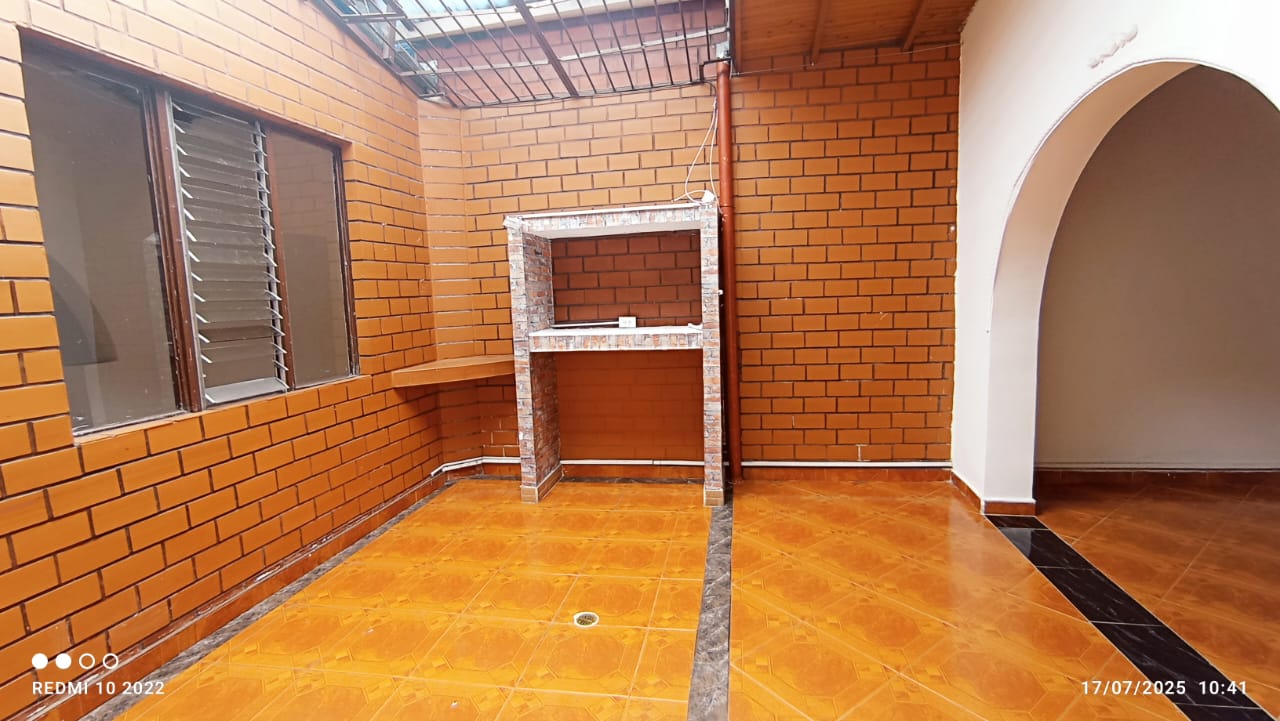 ARRIENDO CASA INDEPENDIENTE - SANTA MONICA