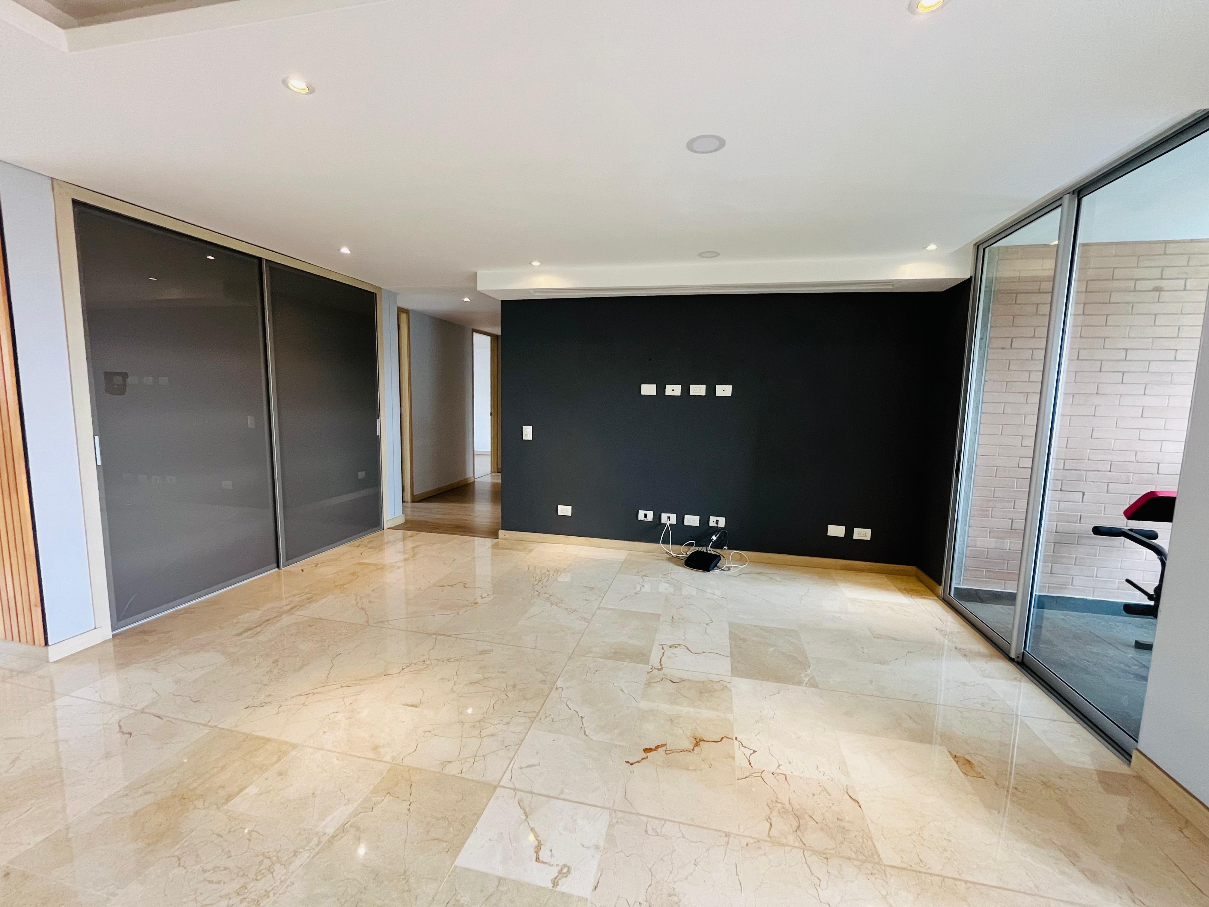 ARRIENDO APARTAMENTO - POBLADO TESORO