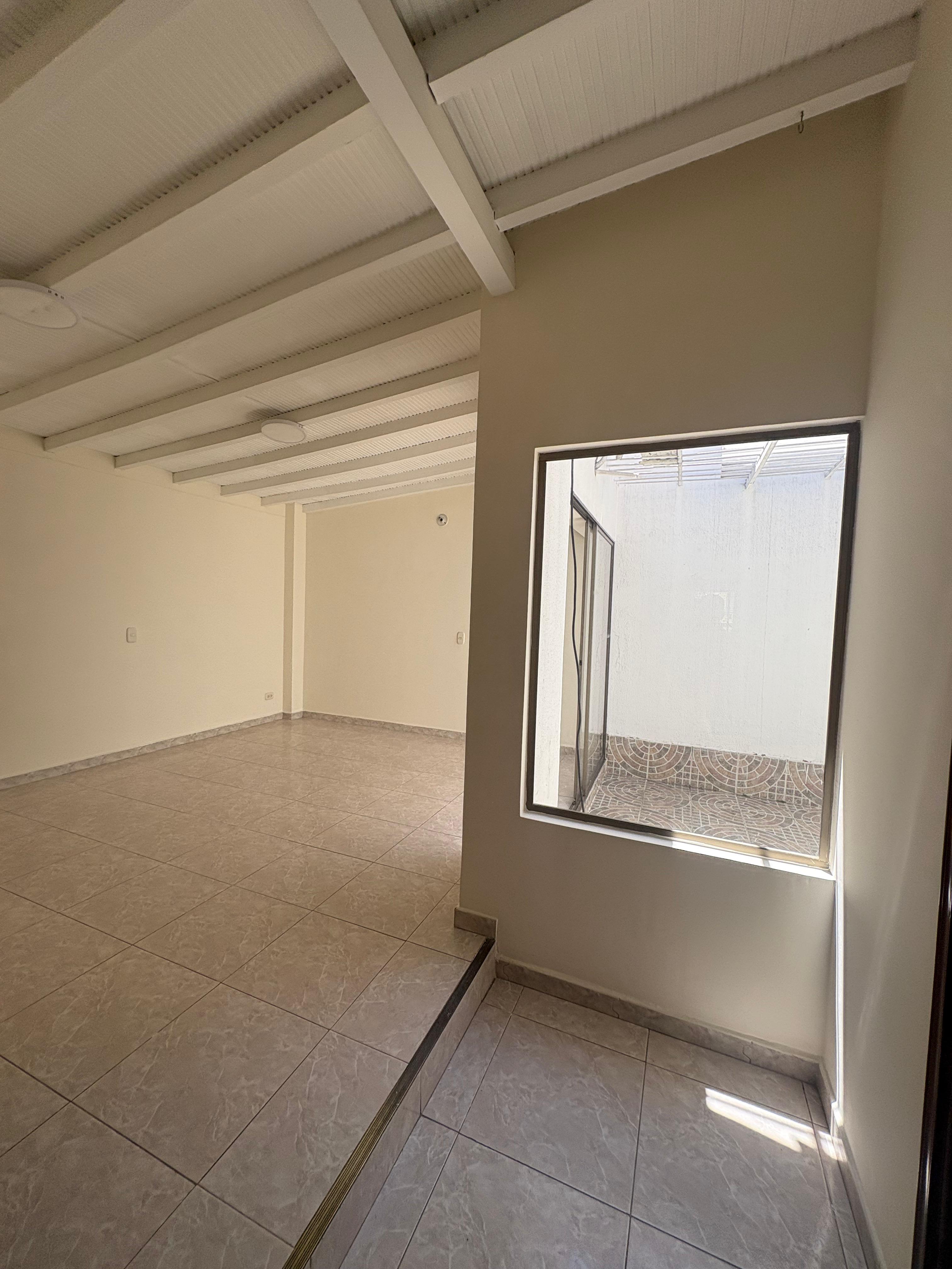ARRIENDO CASA CASTELLANA
