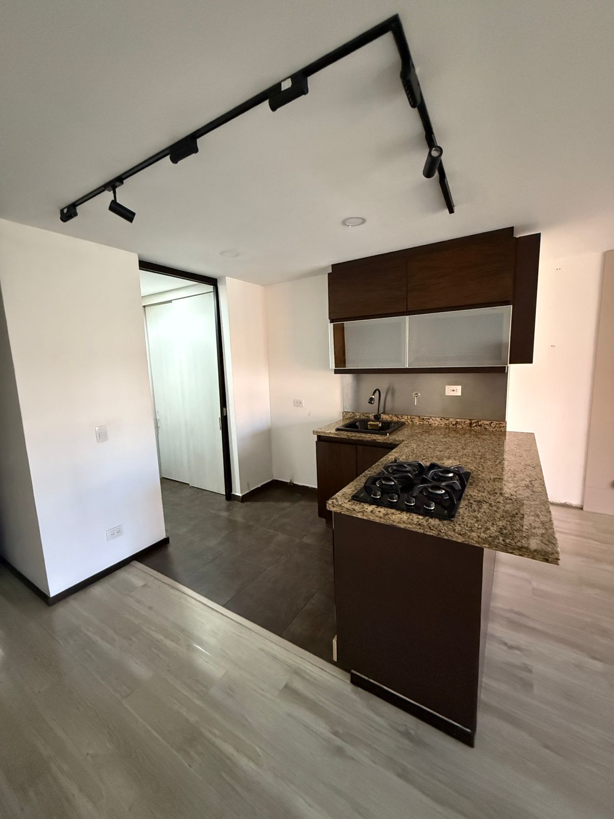 ARRIENDO APARTAESTUDIO TIPO LOFT - CONQUISTADORES