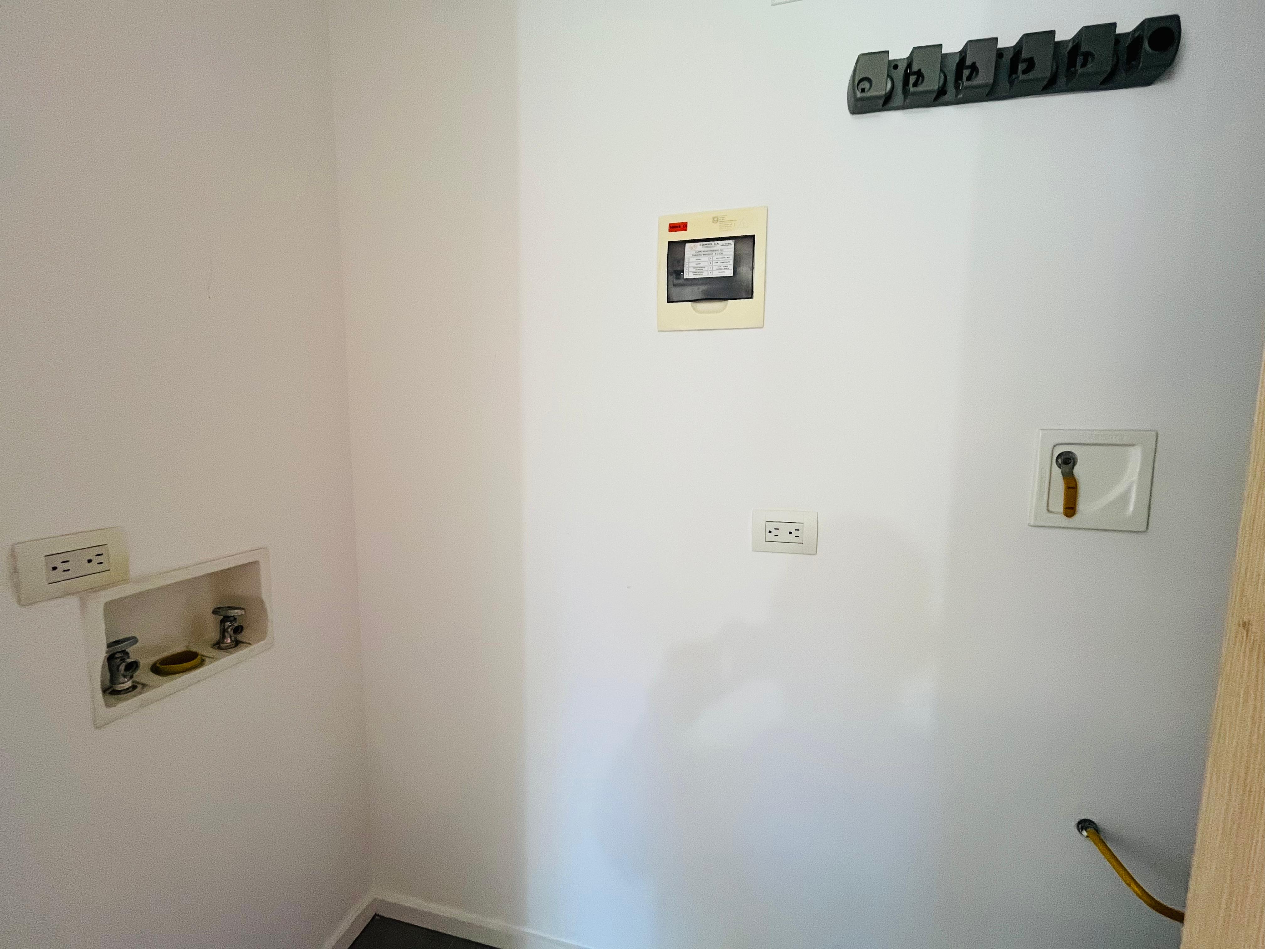 ARRIENDO APARTAESTUDIO - ENVIGADO LOMA DE LAS BRUJAS