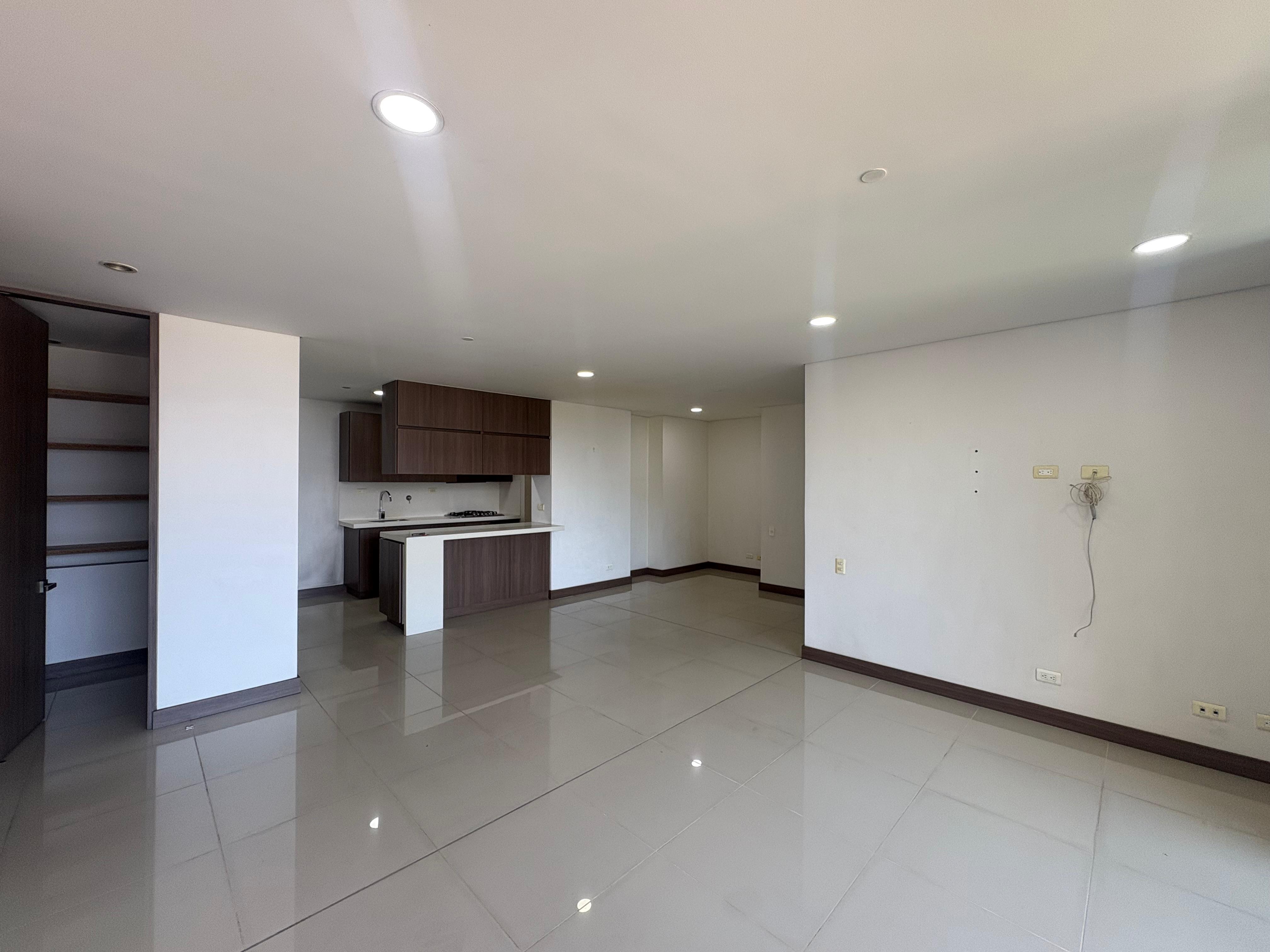 ARRIENDO APARTAMENTO, POBLADO CASTROPOL
