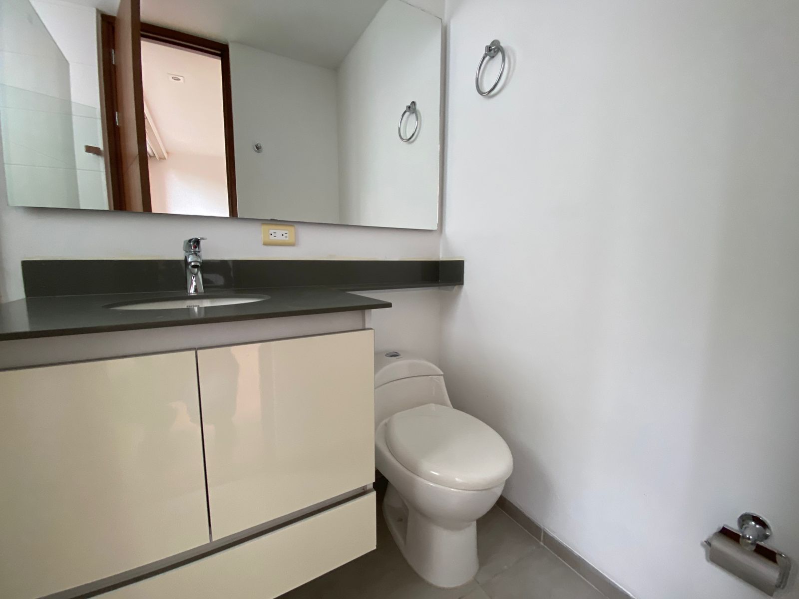 ARRIENDO APARTAMENTO - POBLADO SECTOR  EL TESORO