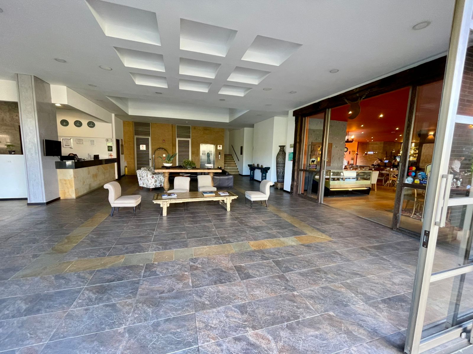 ARRIENDO APARTA HOTEL AMOBLADO - SECTOR LLANOGRANDE