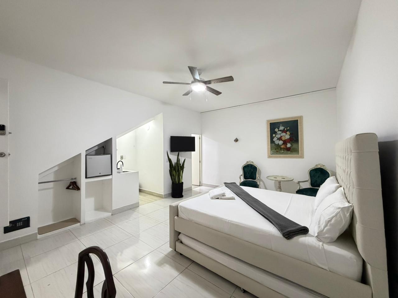 ARRIENDO CASA AMOBLADA O DESOCUPADA - LAURELES