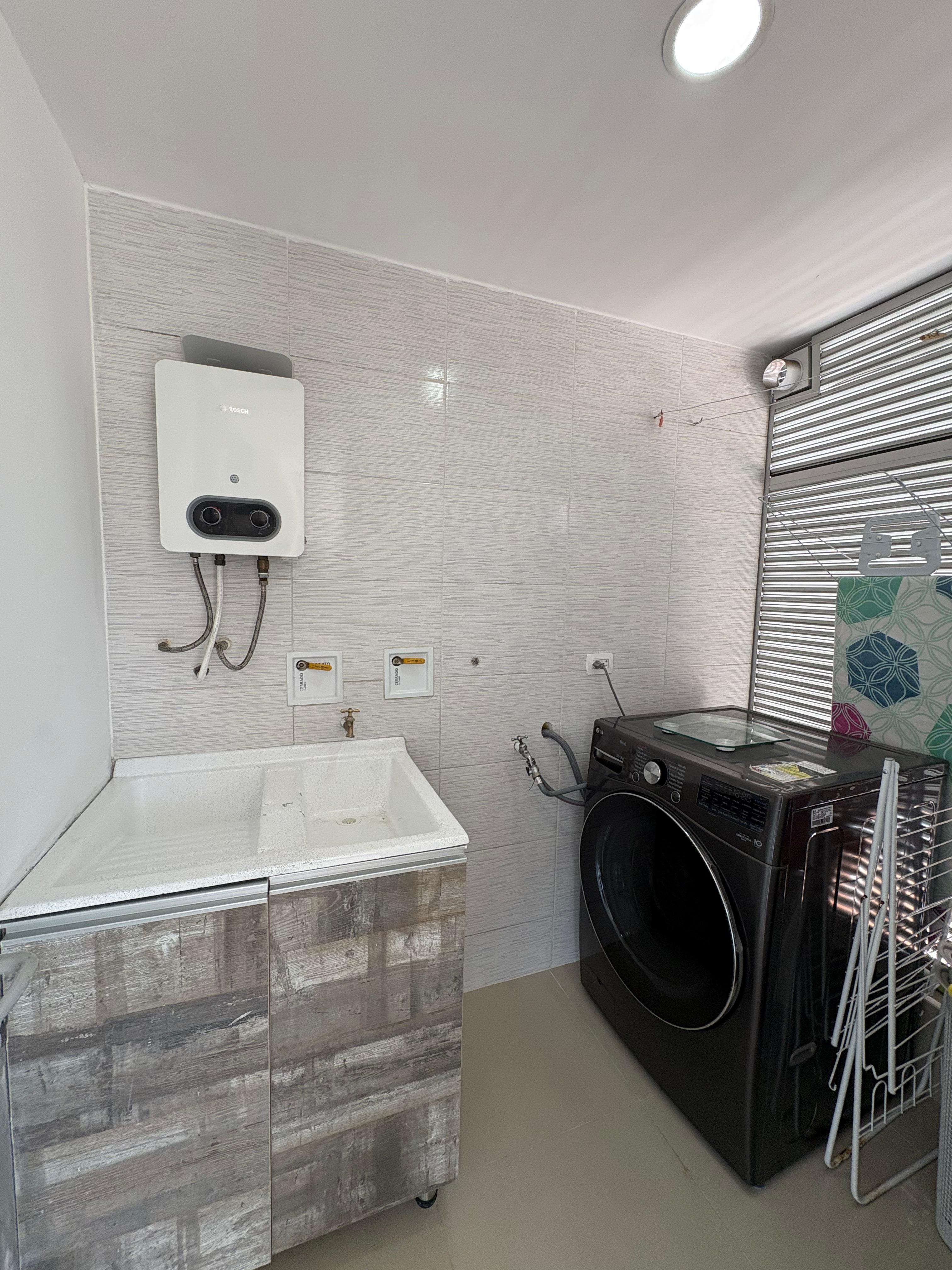 ARRIENDO APARTAMENTO AMOBLADO, DESOCUPADO COLORES