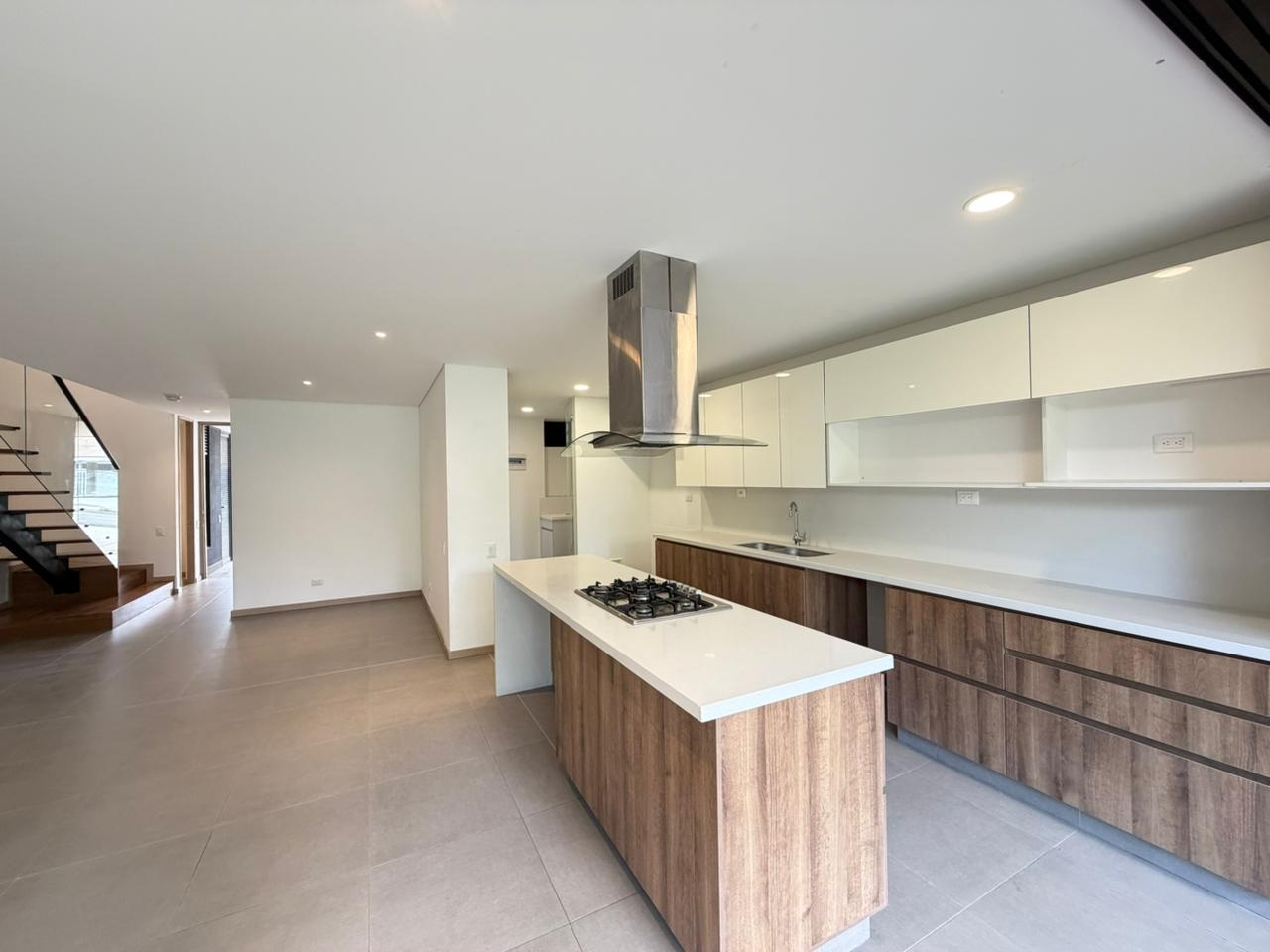 ARRIENDO CASA - ENVIGADO SECTOR INTERMEDIA