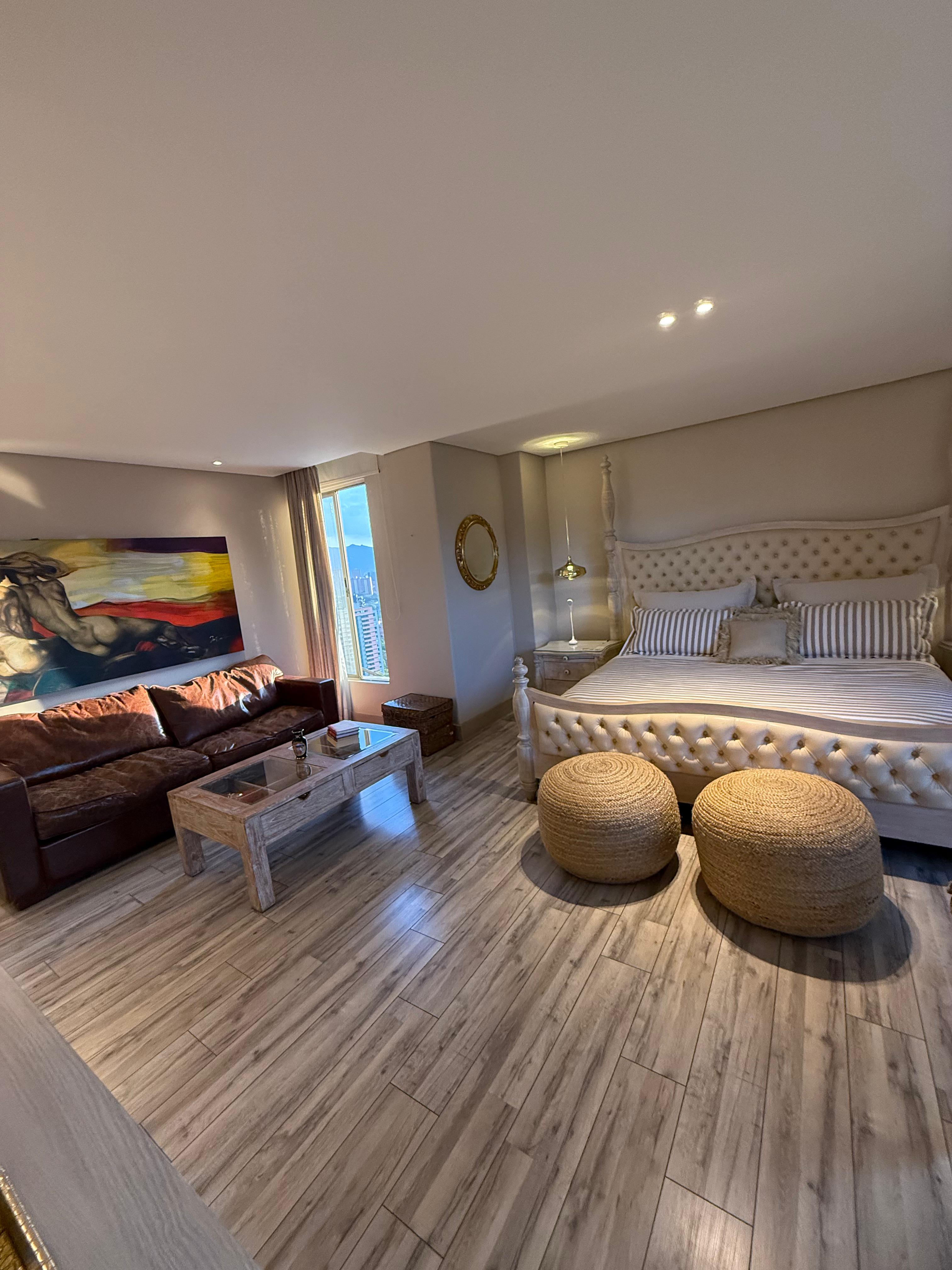 ARRIENDO PENTHOUSE AMOBLADO - POBLADO SECTOR EL TESORO