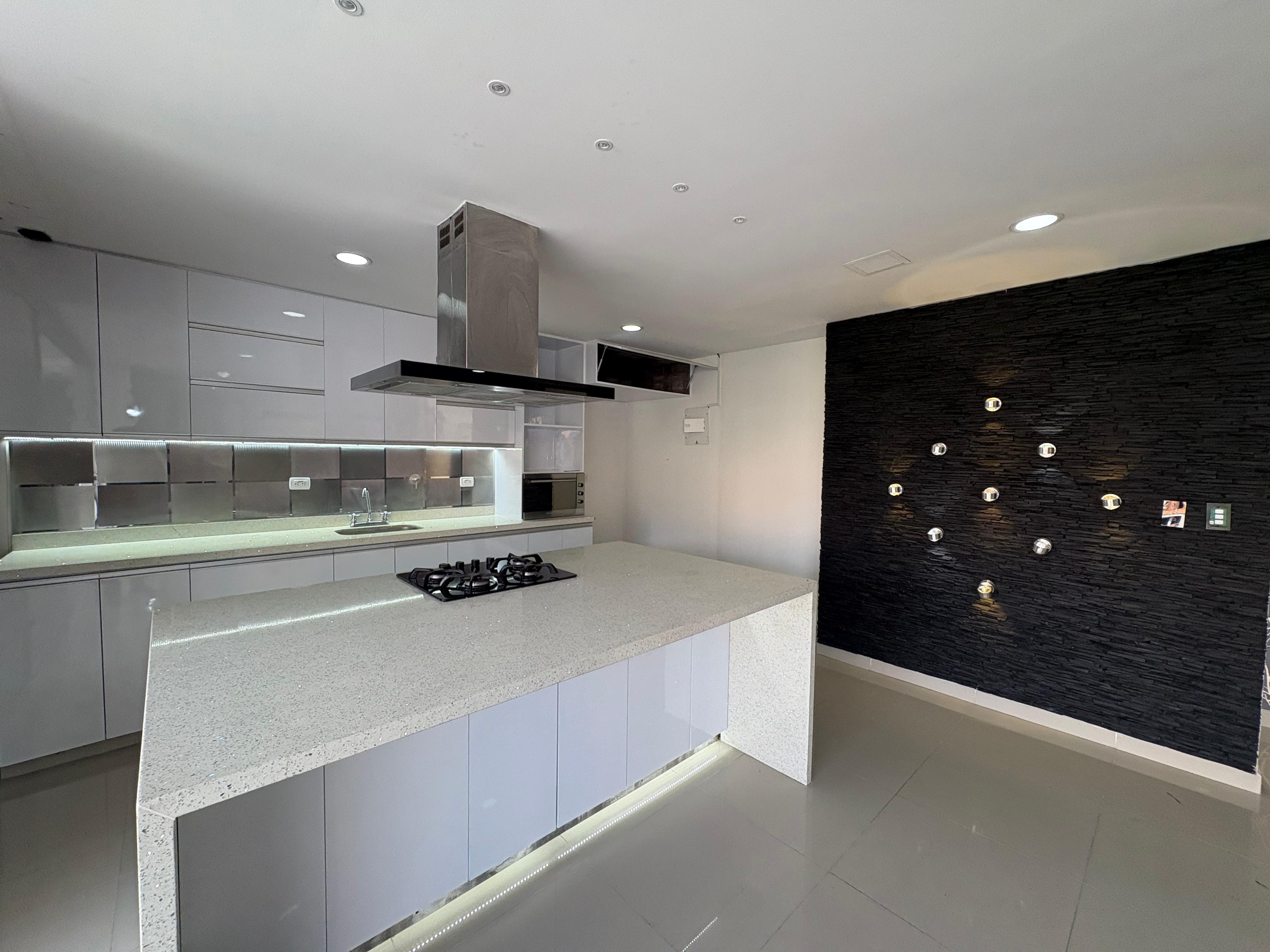 ARRIENDO APARTAMENTO, COLORES