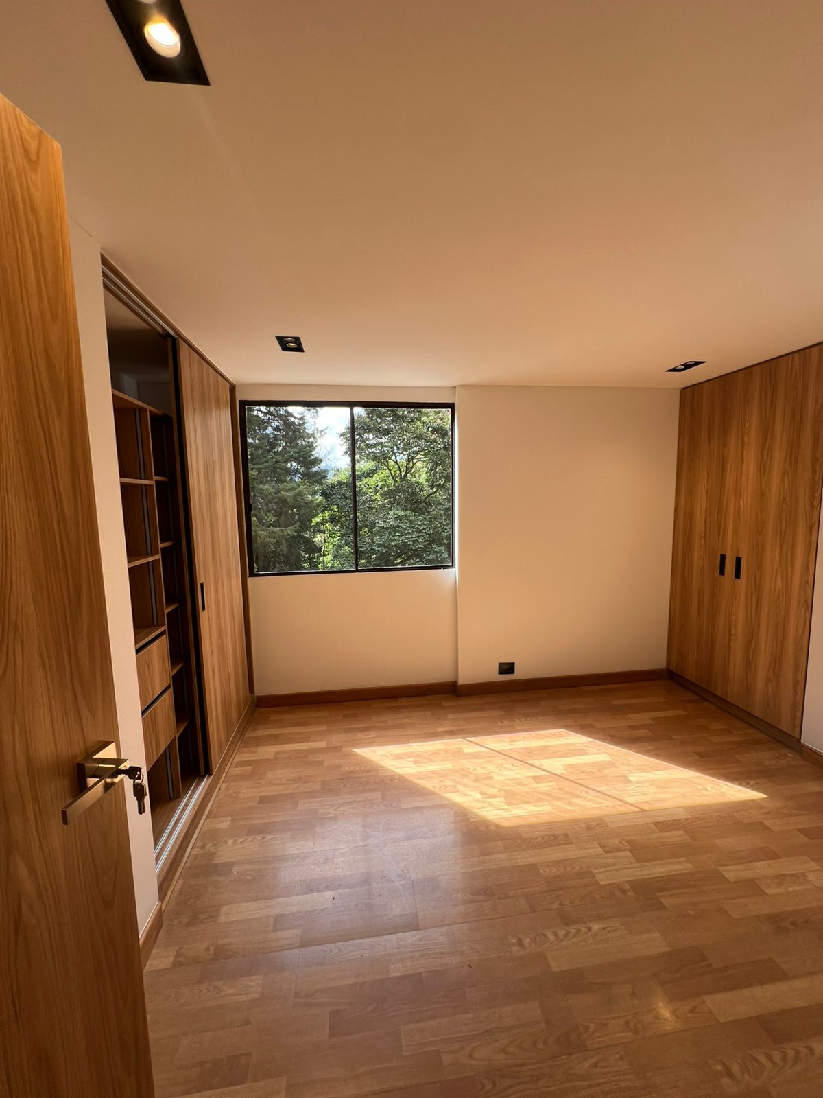 ARRIENDO APARTAMENTO, POBLADO LA CONCHA