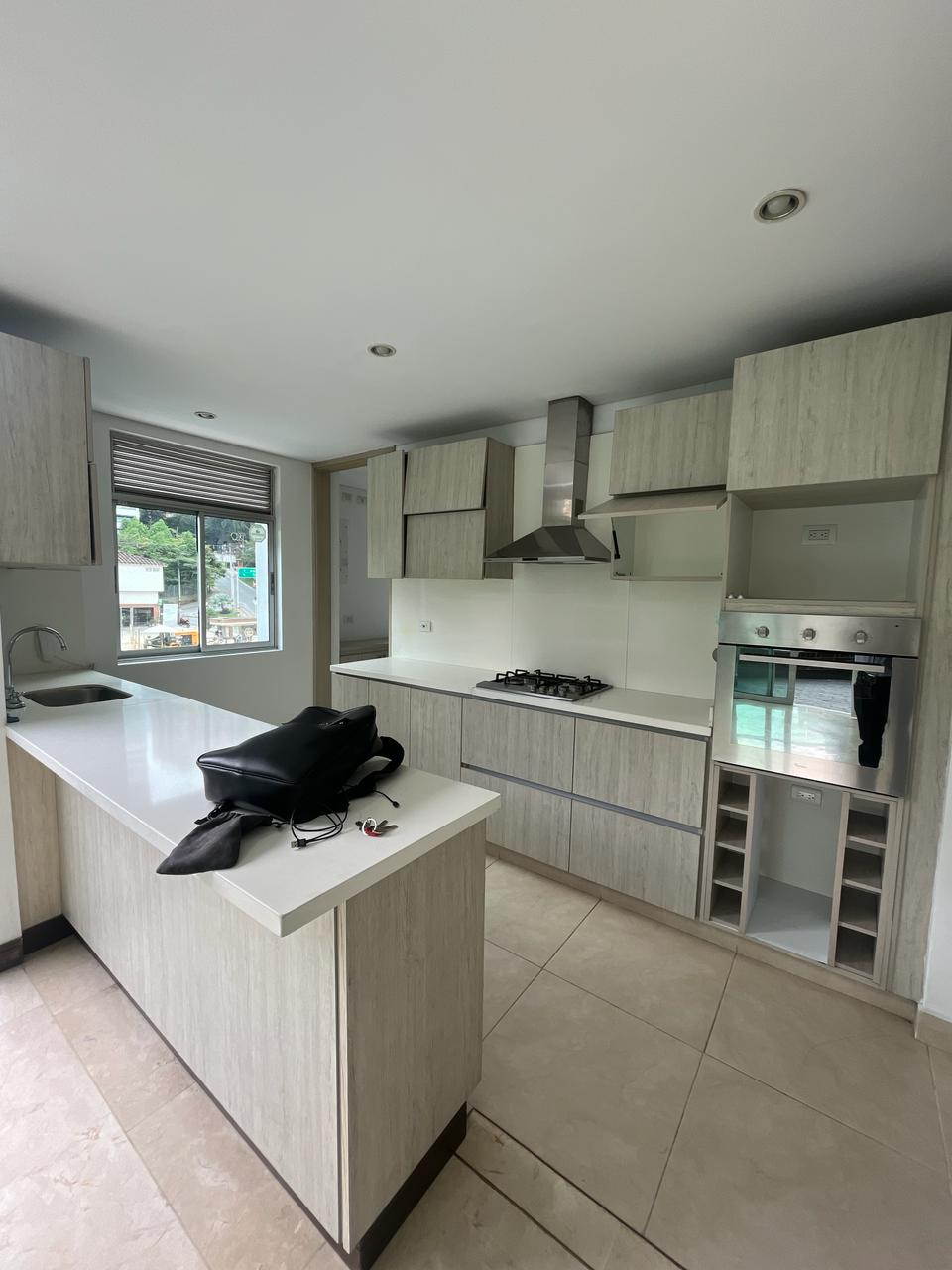 ARRIENDO APARTAMENTO - POBLADO CASTROPOL
