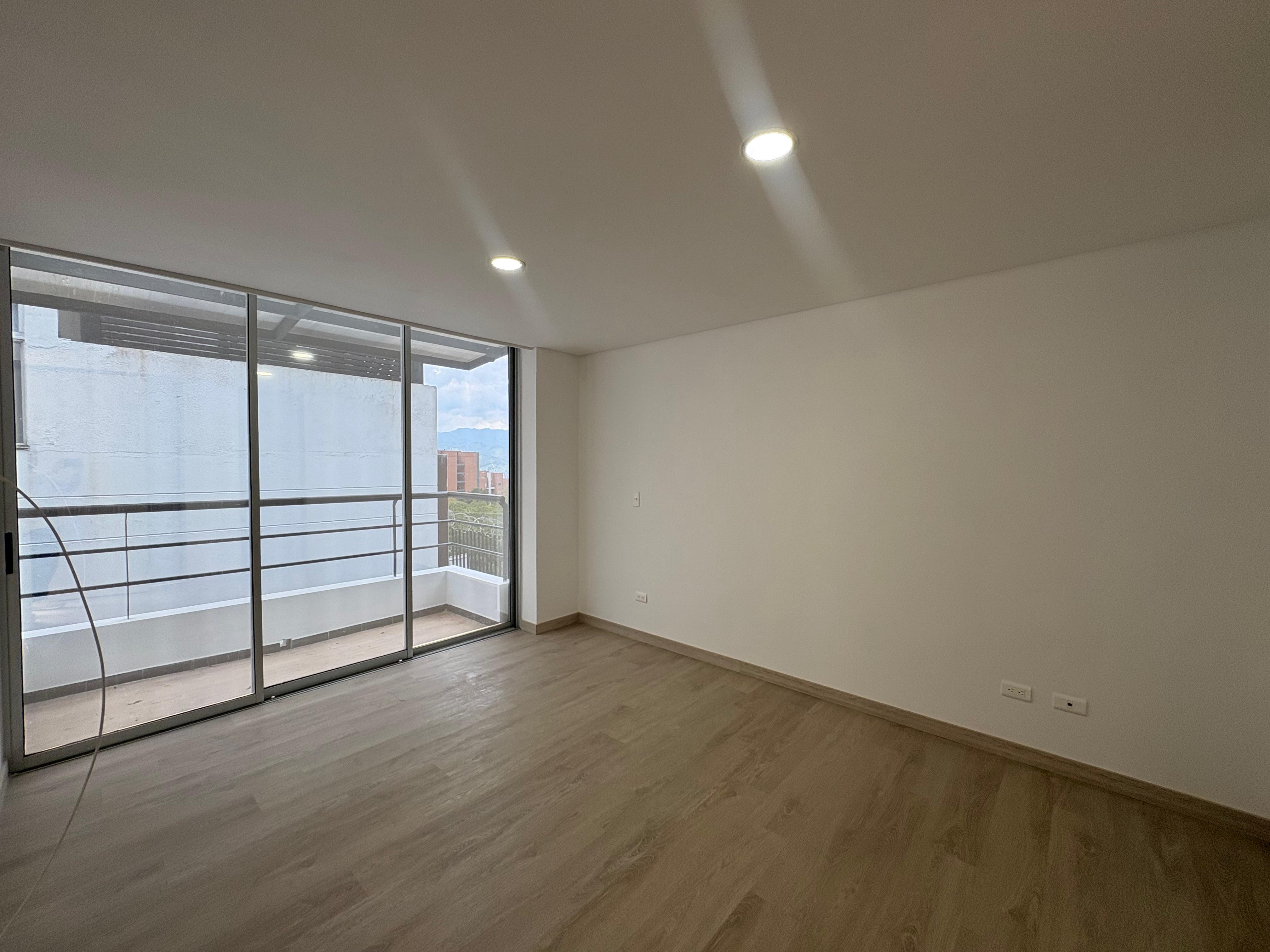 ARRIENDO CASA, ENVIGADO ESMERALDAL