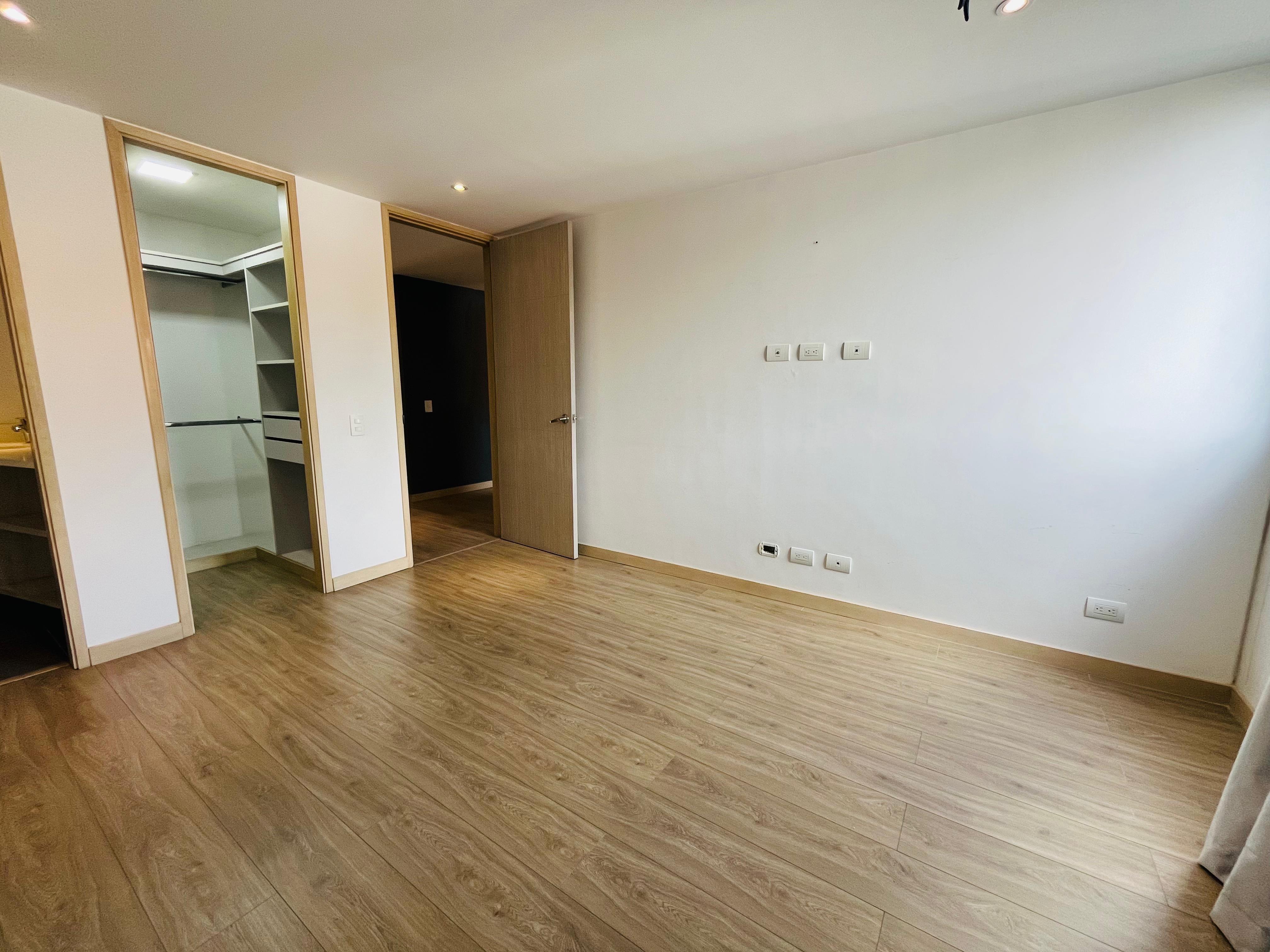 ARRIENDO APARTAMENTO - POBLADO TESORO