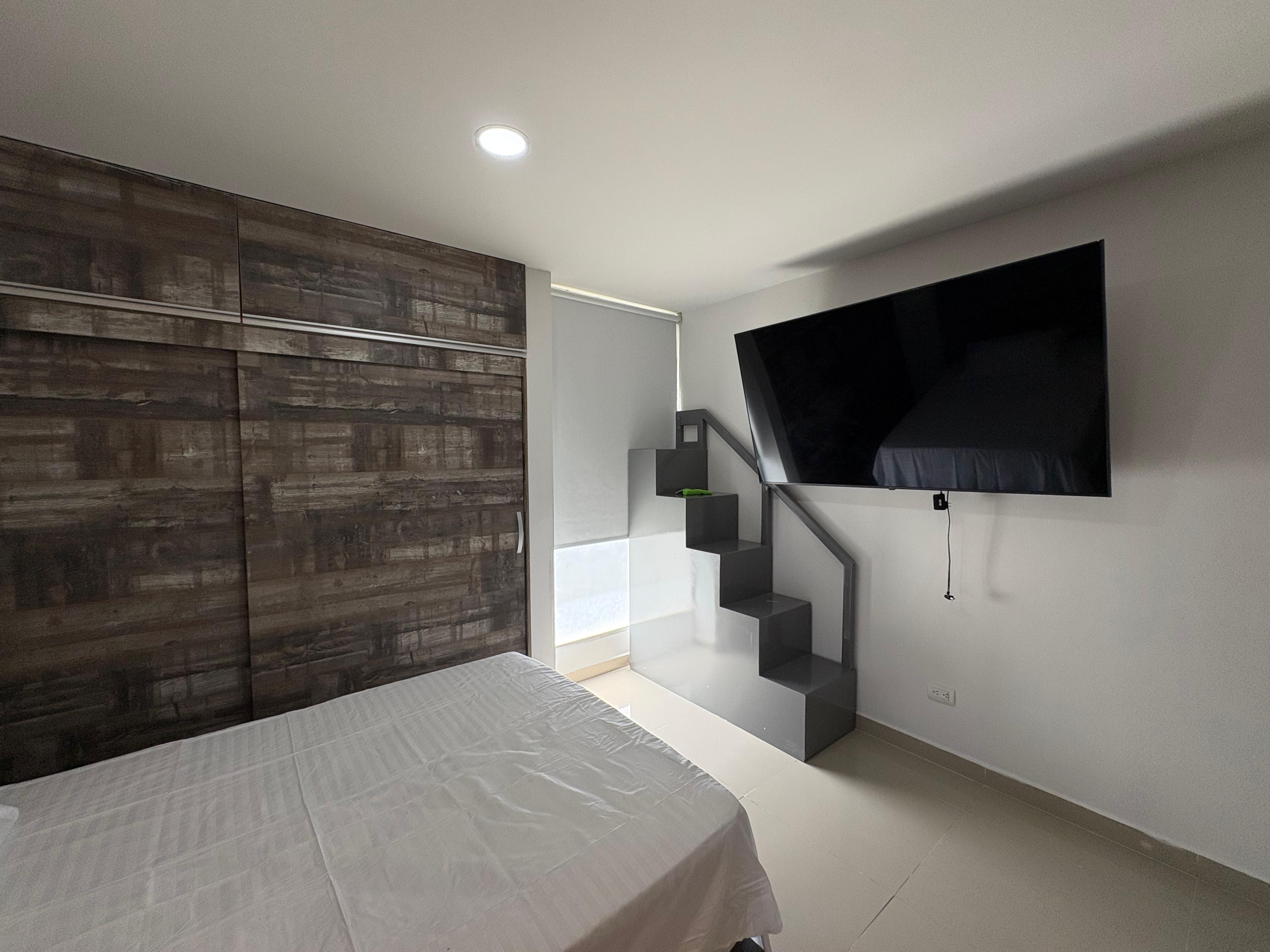 ARRIENDO APARTAMENTO AMOBLADO, DESOCUPADO COLORES
