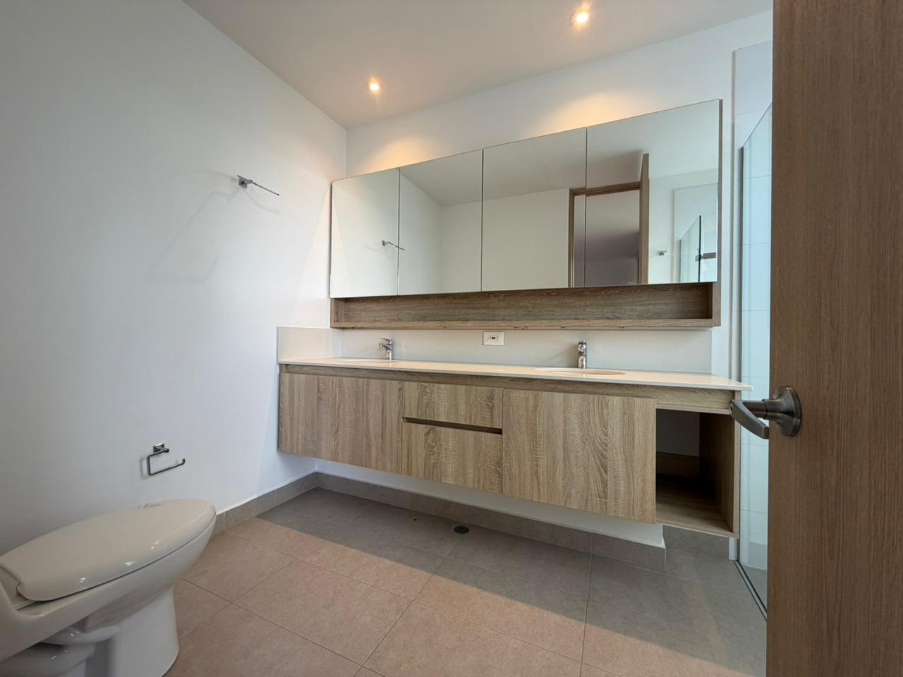 ARRIENDO CASA - ENVIGADO SECTOR INTERMEDIA