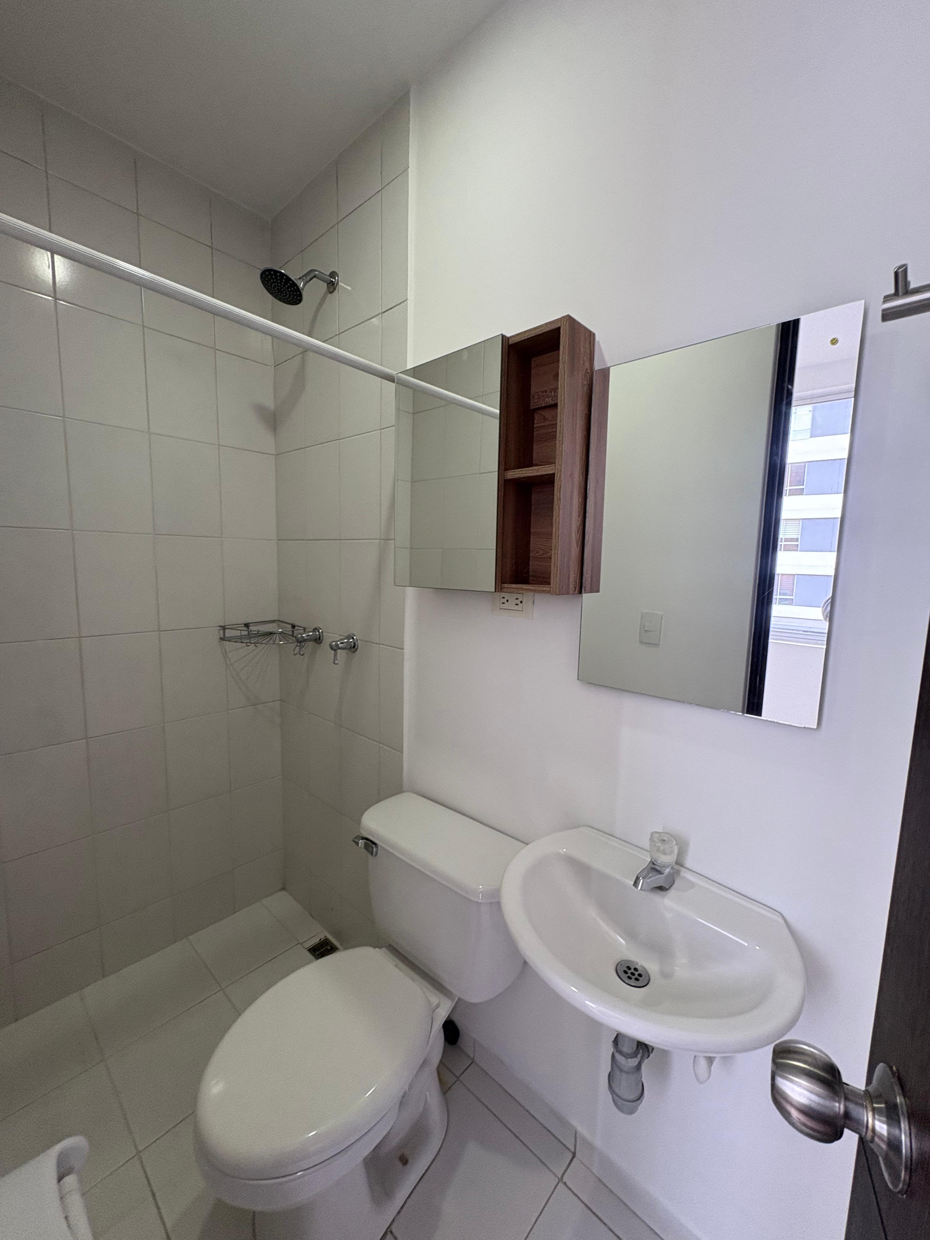 ARRIENDO APARTAMENTO  - POBLADO CASTROPOL