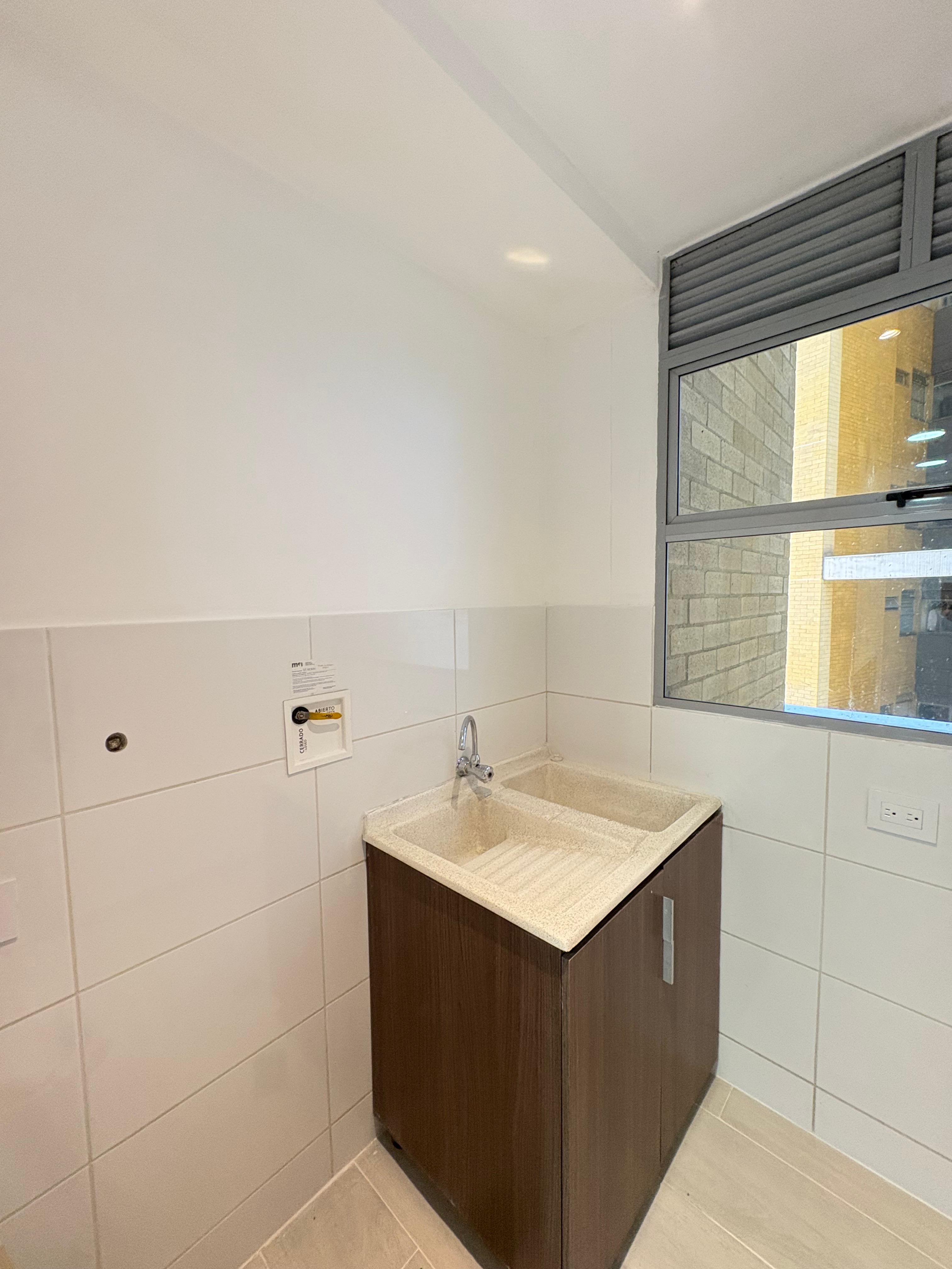 ARRIENDO APARTAMENTO, POBLADO CASTROPOL