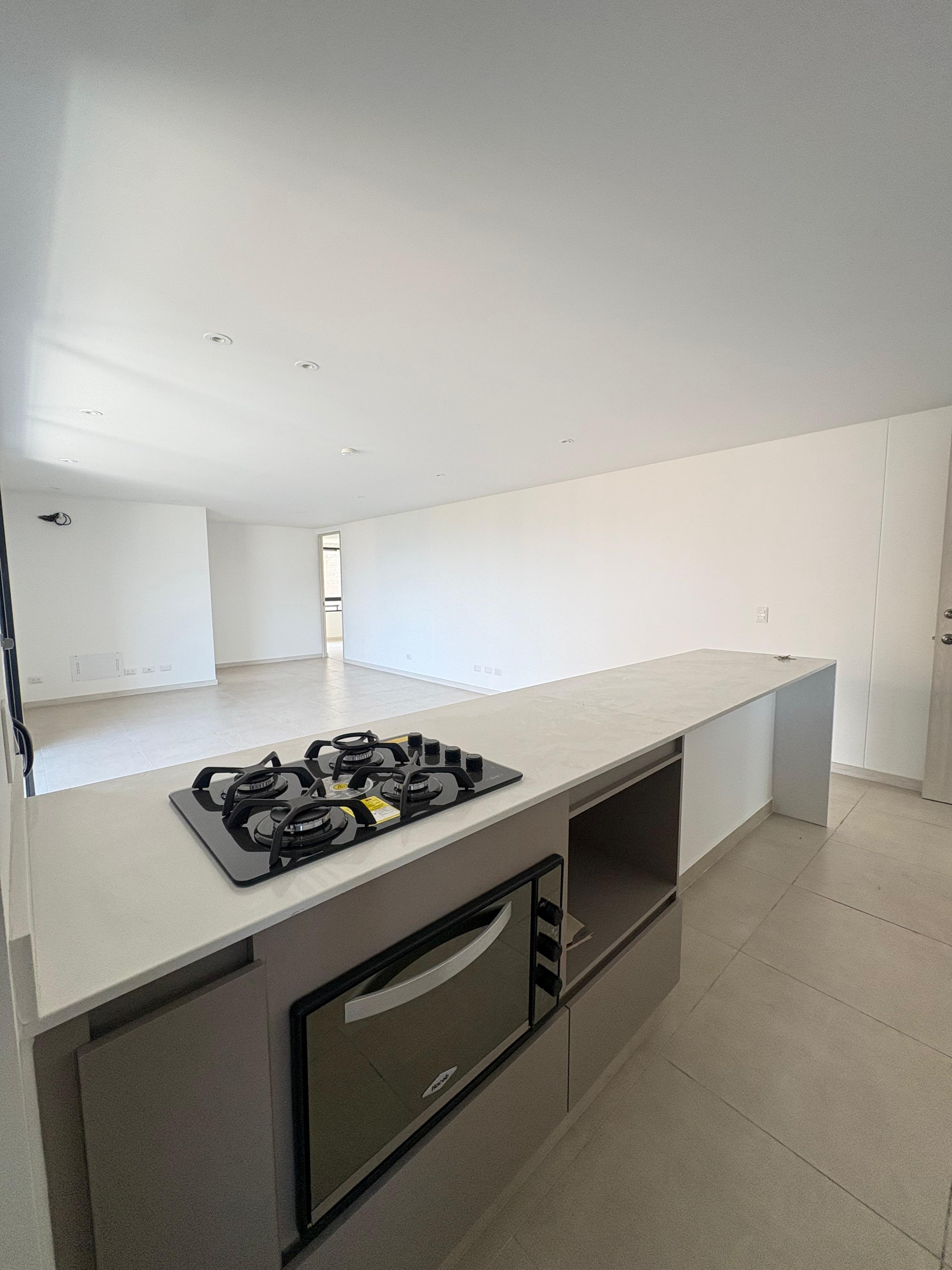 ARRIENDO APARTAMENTO, POBLADO CASTROPOL