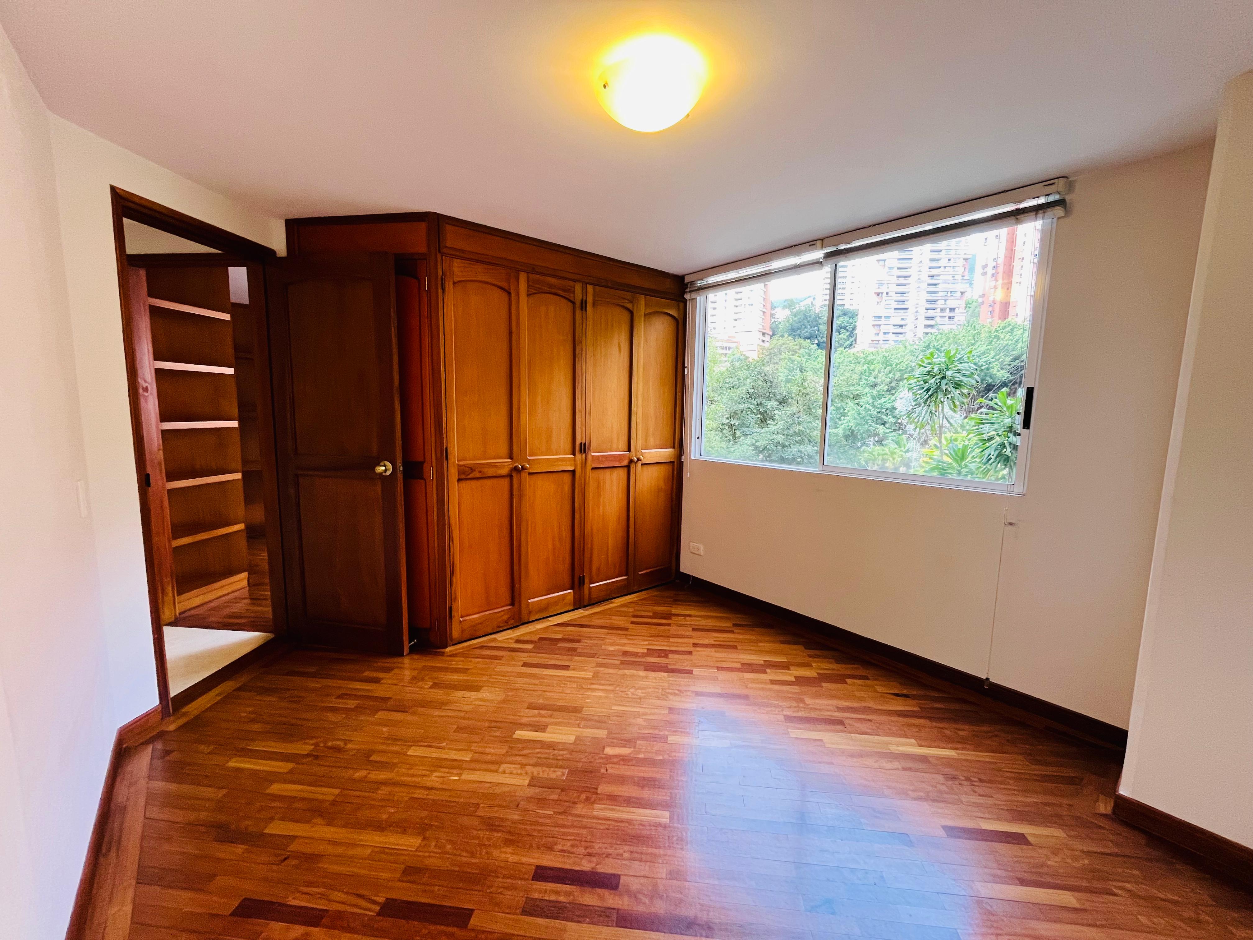 ARRIENDO APARTAMENTO - POBLADO SECTOR INFERIOR CON LOS BALSOS