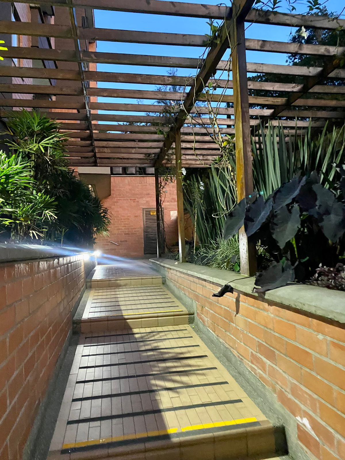 ARRIENDO APARTAMENTO - ENVIGADO LAS BRUJAS
