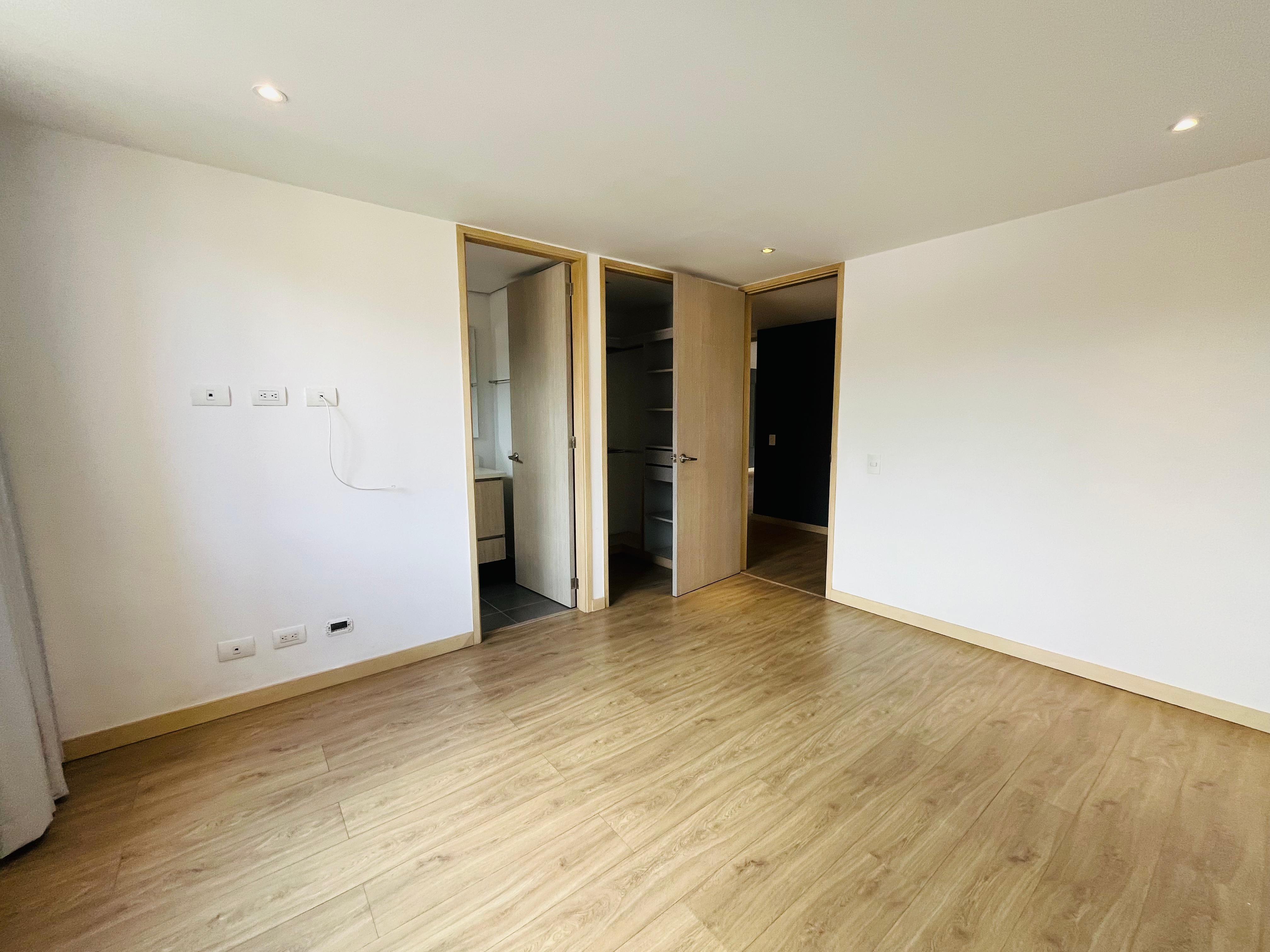 ARRIENDO APARTAMENTO - POBLADO TESORO