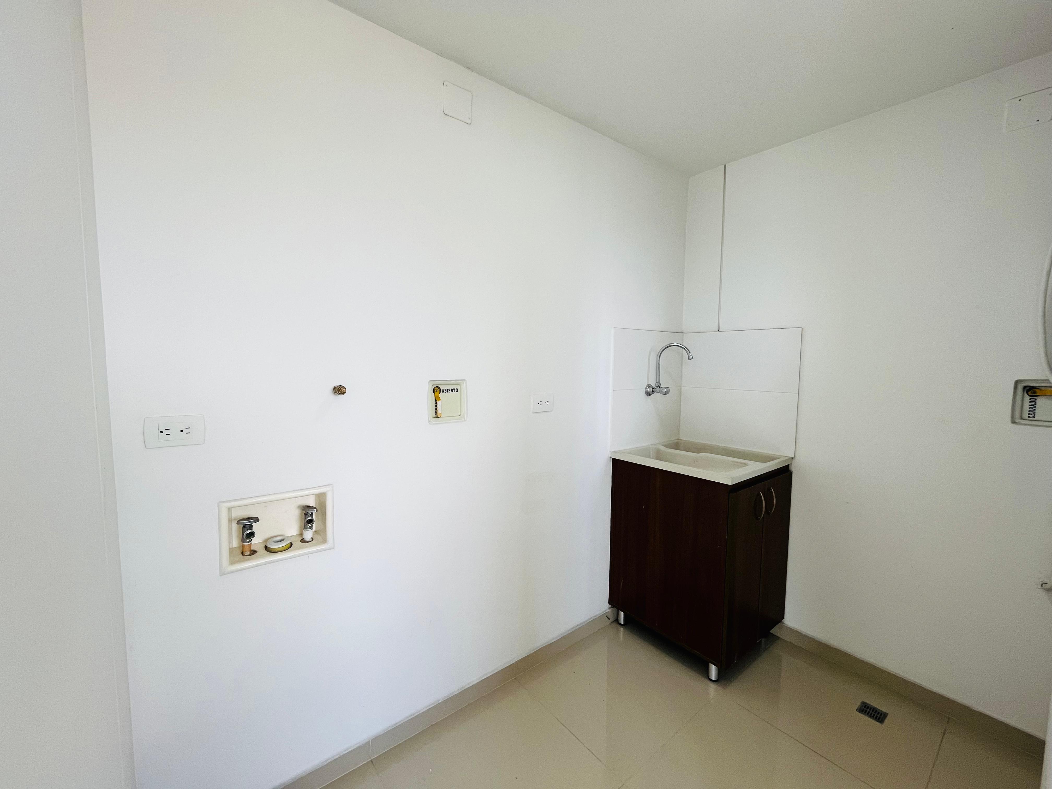 ARRIENDO APARTAMENTO - POBLADO LOS BALSOS