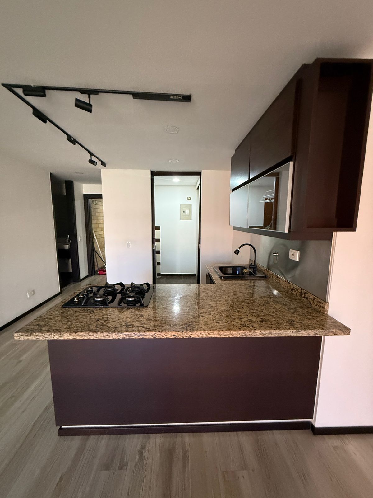 ARRIENDO APARTAESTUDIO TIPO LOFT - CONQUISTADORES