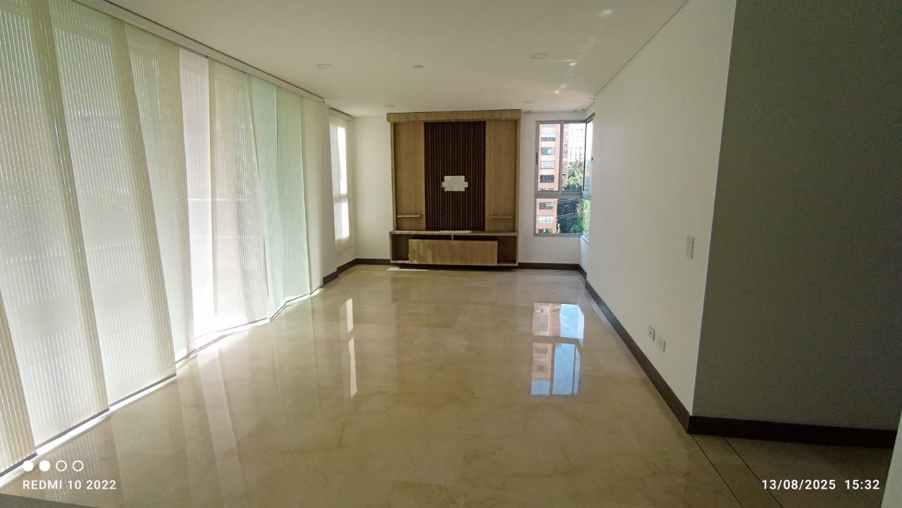 ARRIENDO APARTAMENTO - POBLADO LOMA DE LOS PARRA