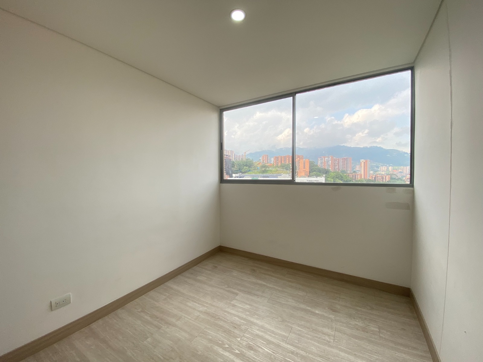 ARRIENDO APARTAMENTO - ENVIGADO LOMA DEL CHOCHO
