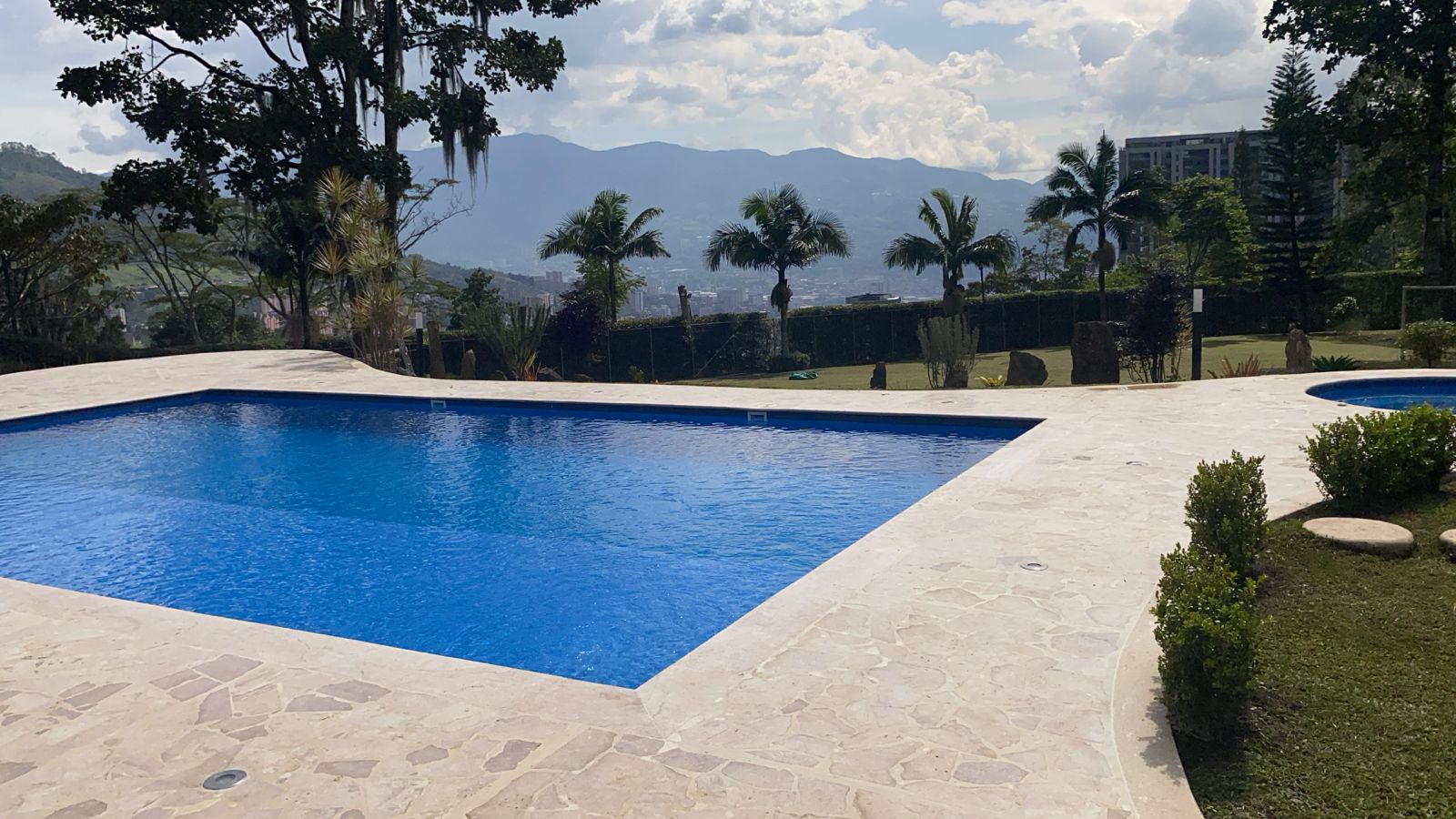 ARRIENDO CASA - ENVIGADO ESCOBERO