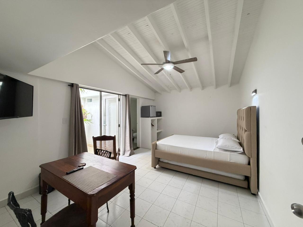 ARRIENDO CASA AMOBLADA O DESOCUPADA - LAURELES
