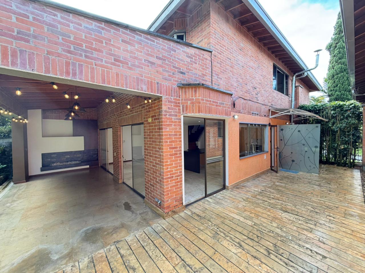 ARRIENDO CASA - ENVIGADO SECTOR INTERMEDIA