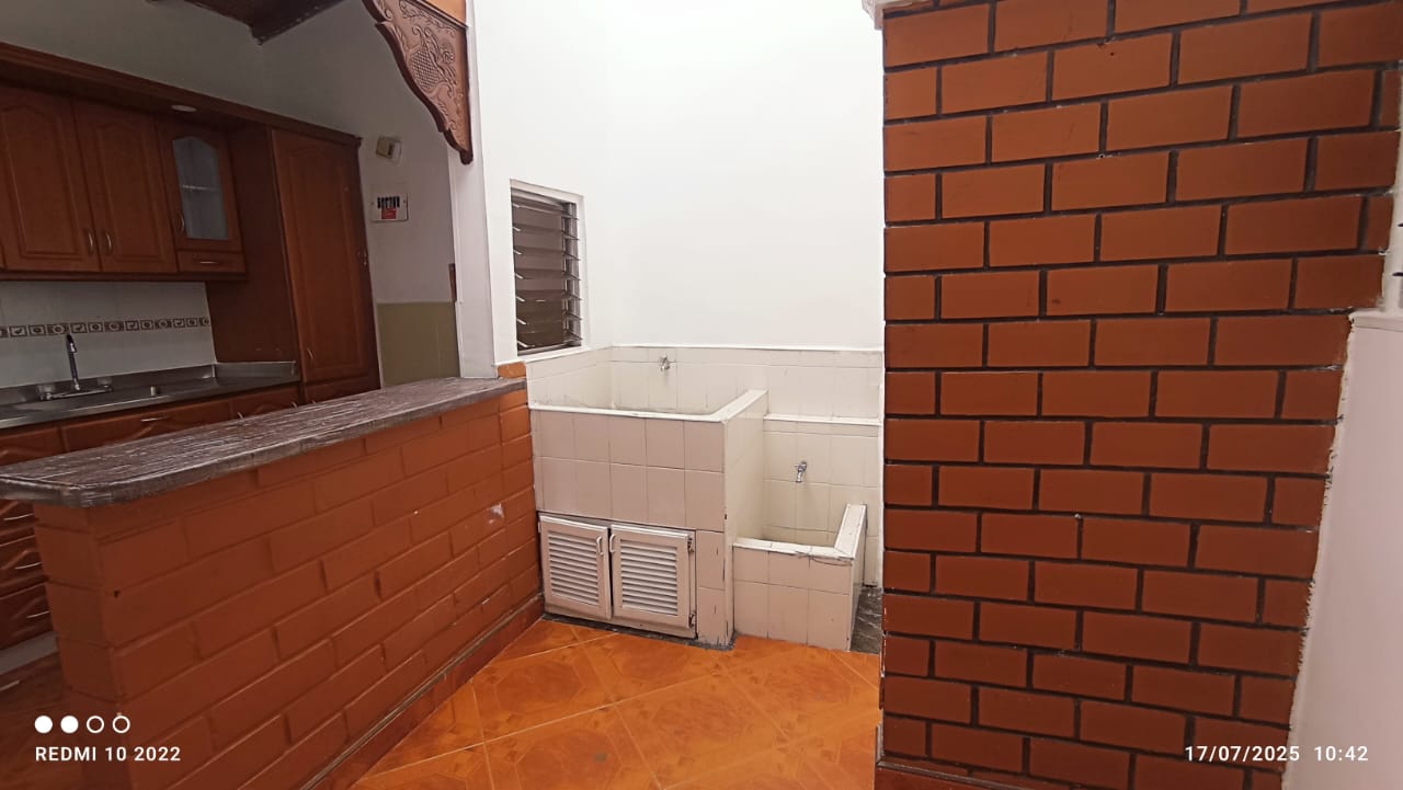 ARRIENDO CASA INDEPENDIENTE - SANTA MONICA