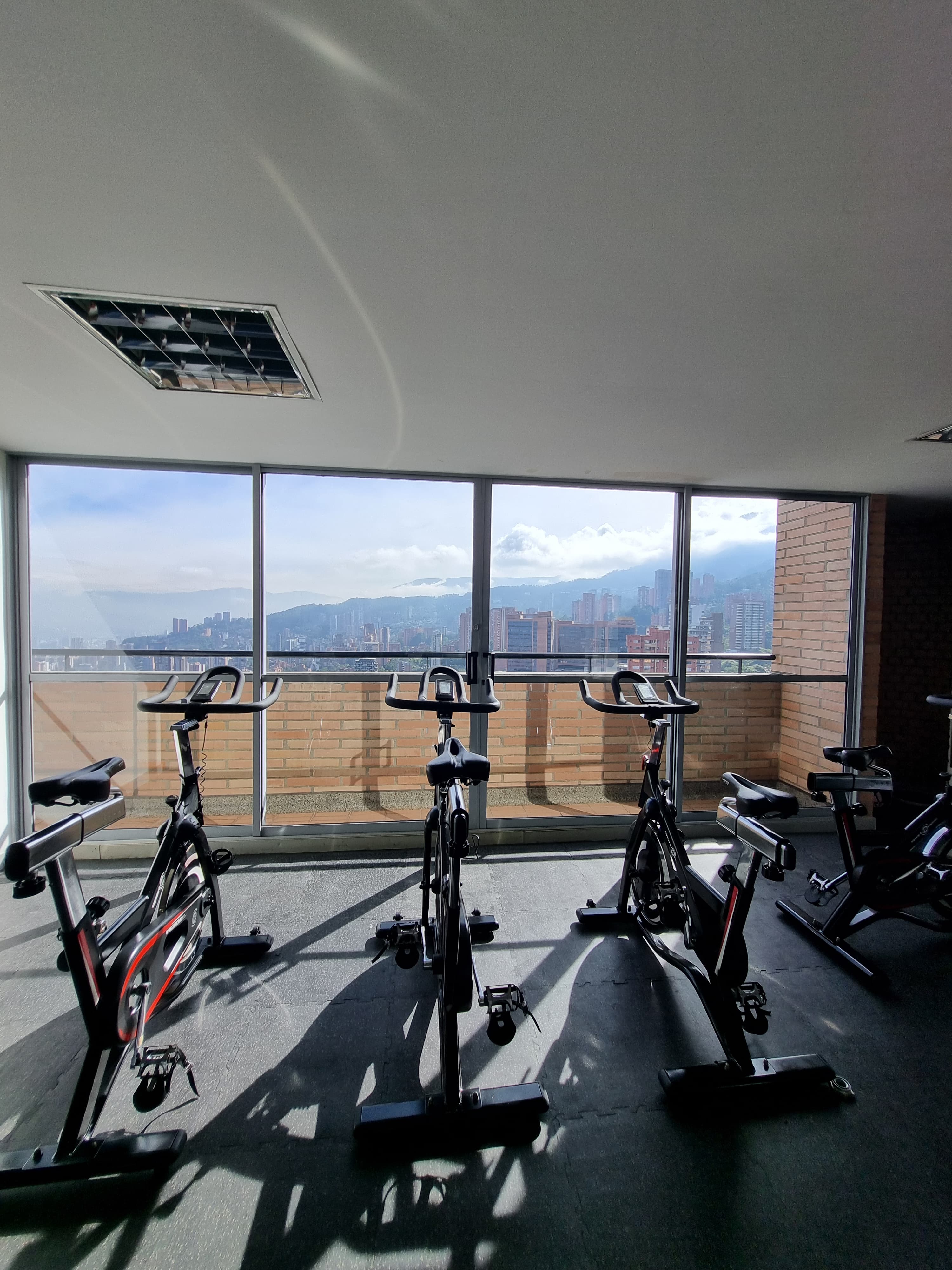 ARRIENDO APARTAMENTO - POBLADO LOS GONZALEZ