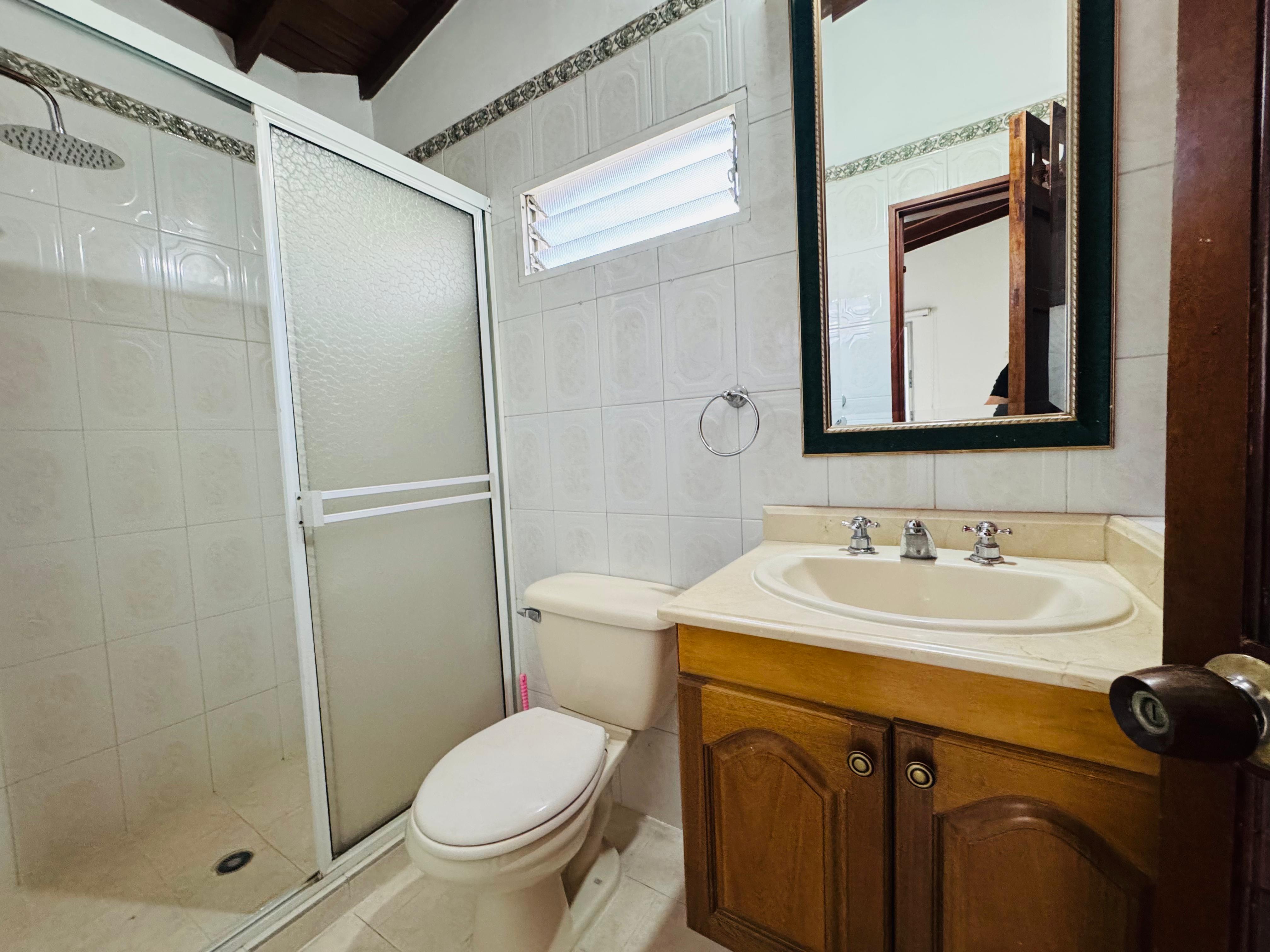 ARRIENDO CASA PARA VIVIENDA O COMERCIAL - FLORIA NUEVA