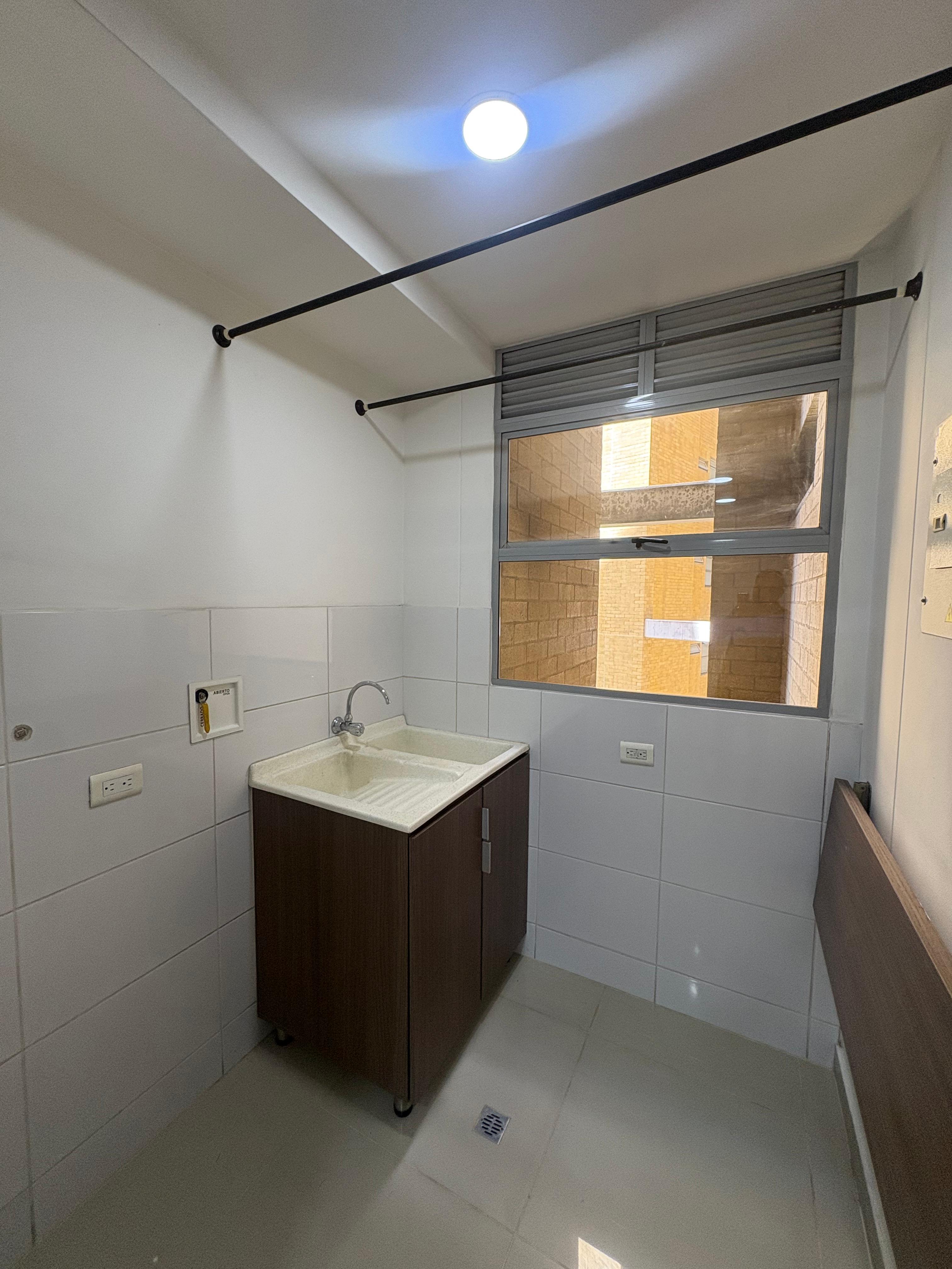 ARRIENDO APARTAMENTO, POBLADO CASTROPOL