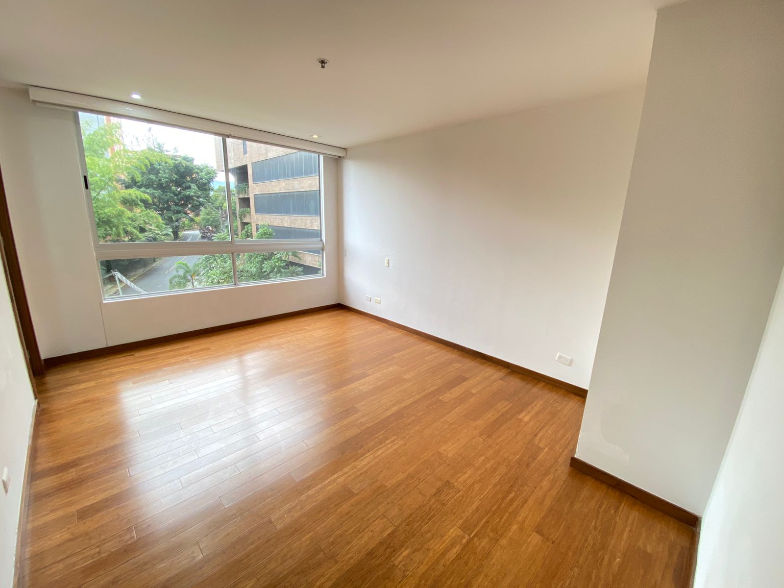 ARRIENDO APARTAMENTO - POBLADO SECTOR  EL TESORO