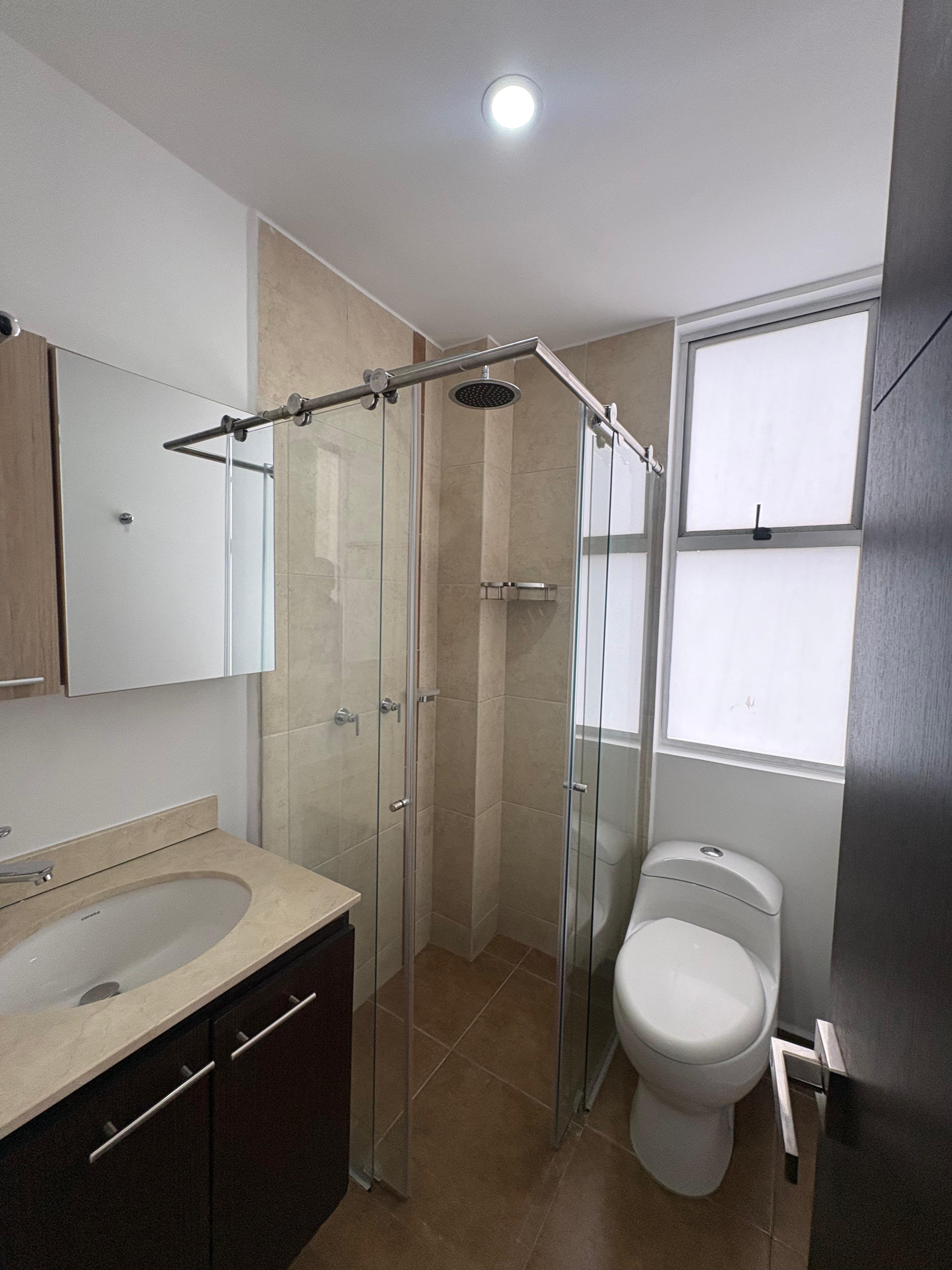 ARRIENDO APARTAMENTO  - POBLADO CASTROPOL