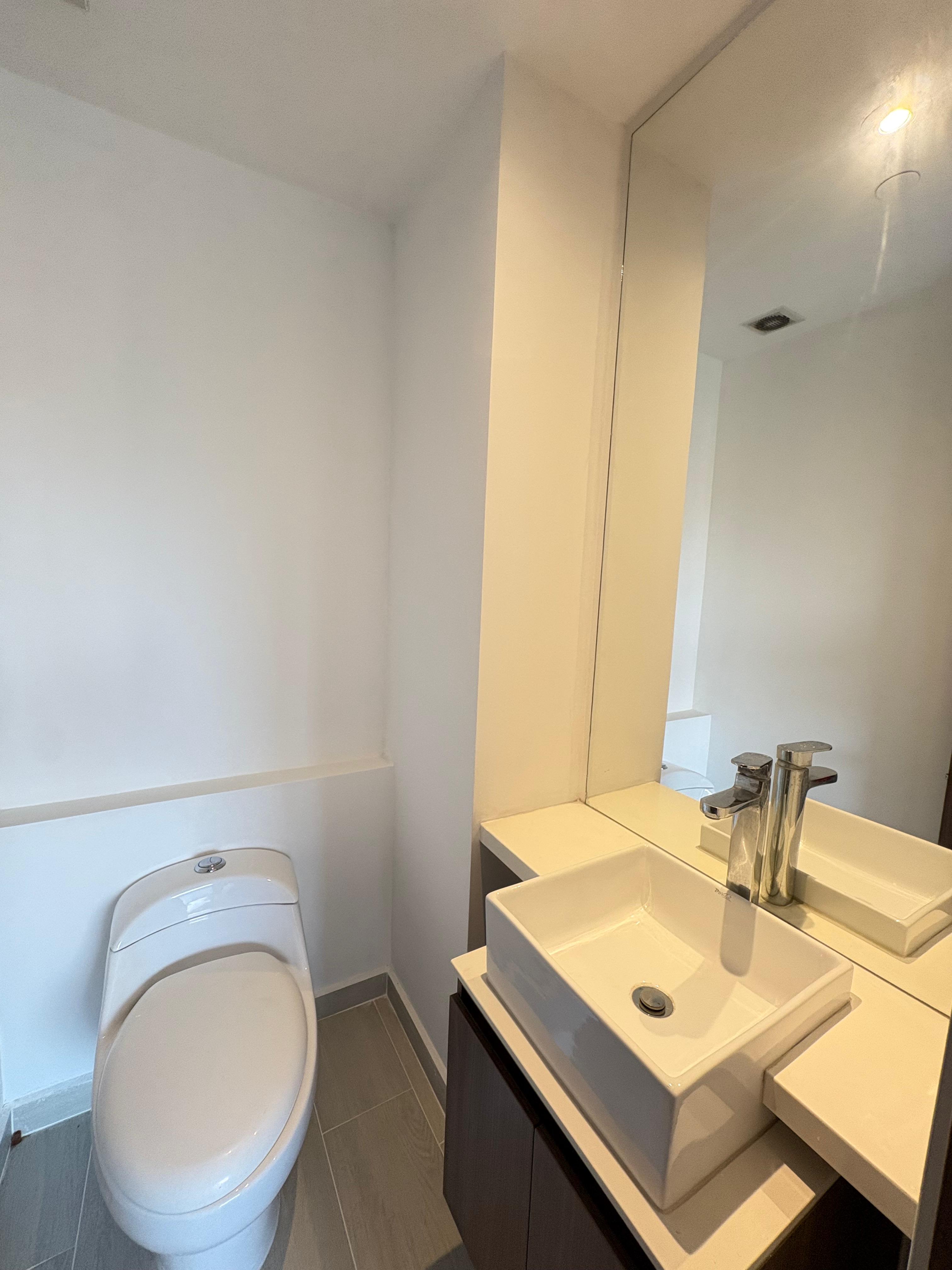 ARRIENDO APARTAMENTO, POBLADO CASTROPOL