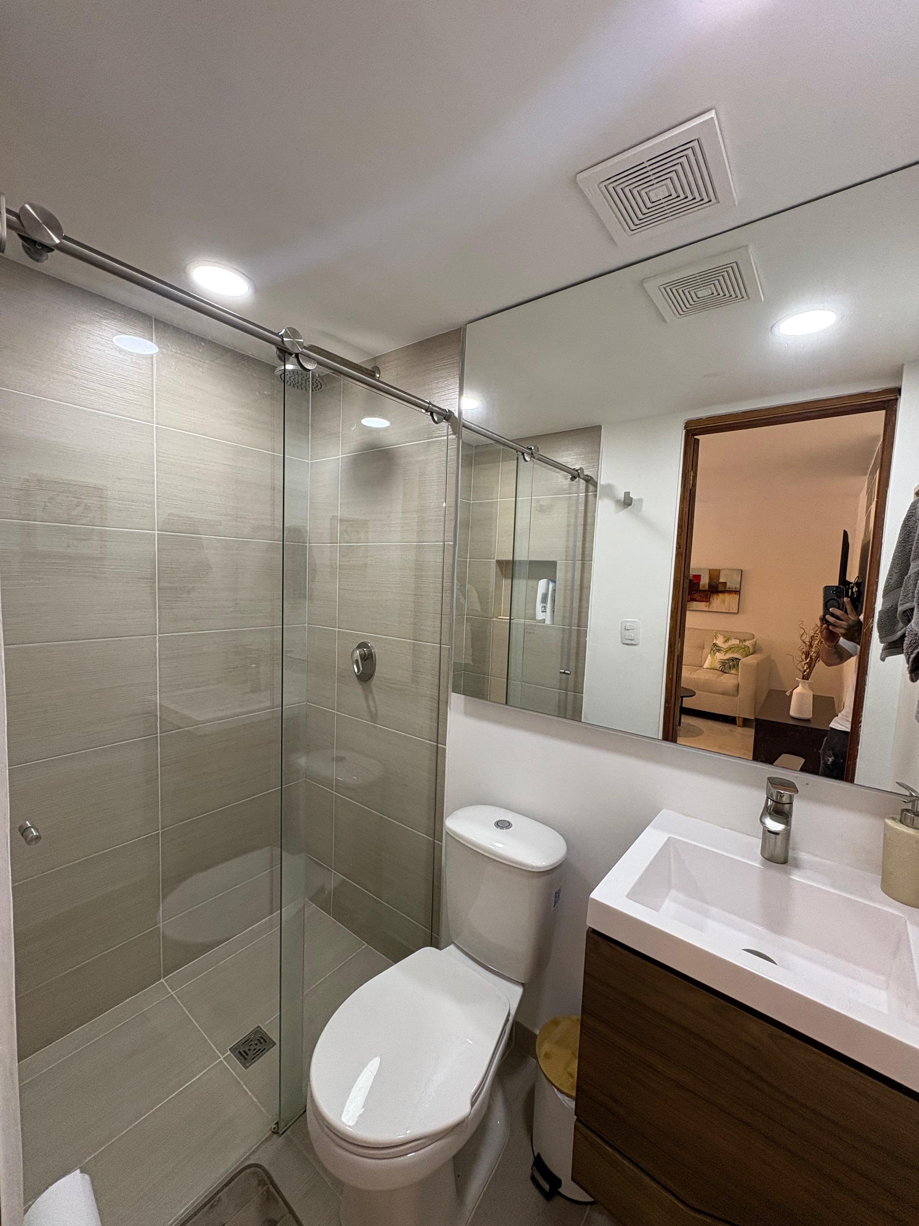 ARRIENDO APARTAMJENTO -  CASTELLANA
