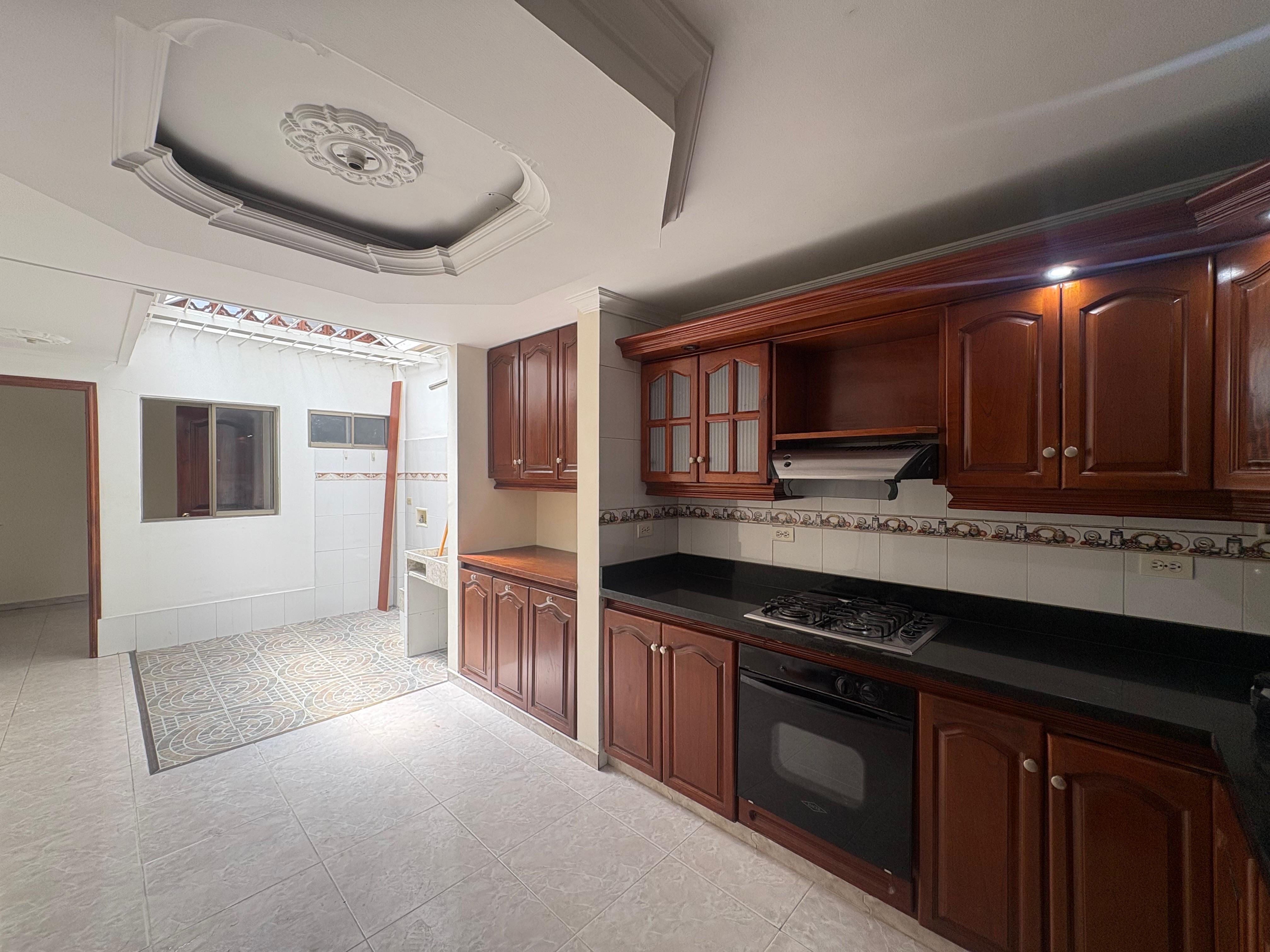 ARRIENDO CASA CASTELLANA