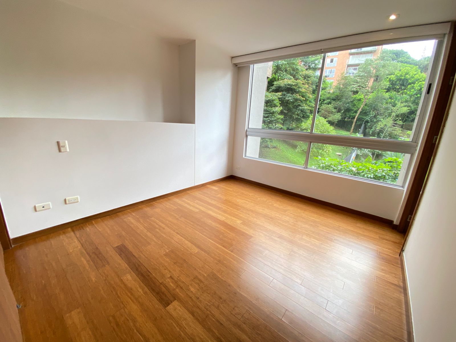ARRIENDO APARTAMENTO - POBLADO SECTOR  EL TESORO