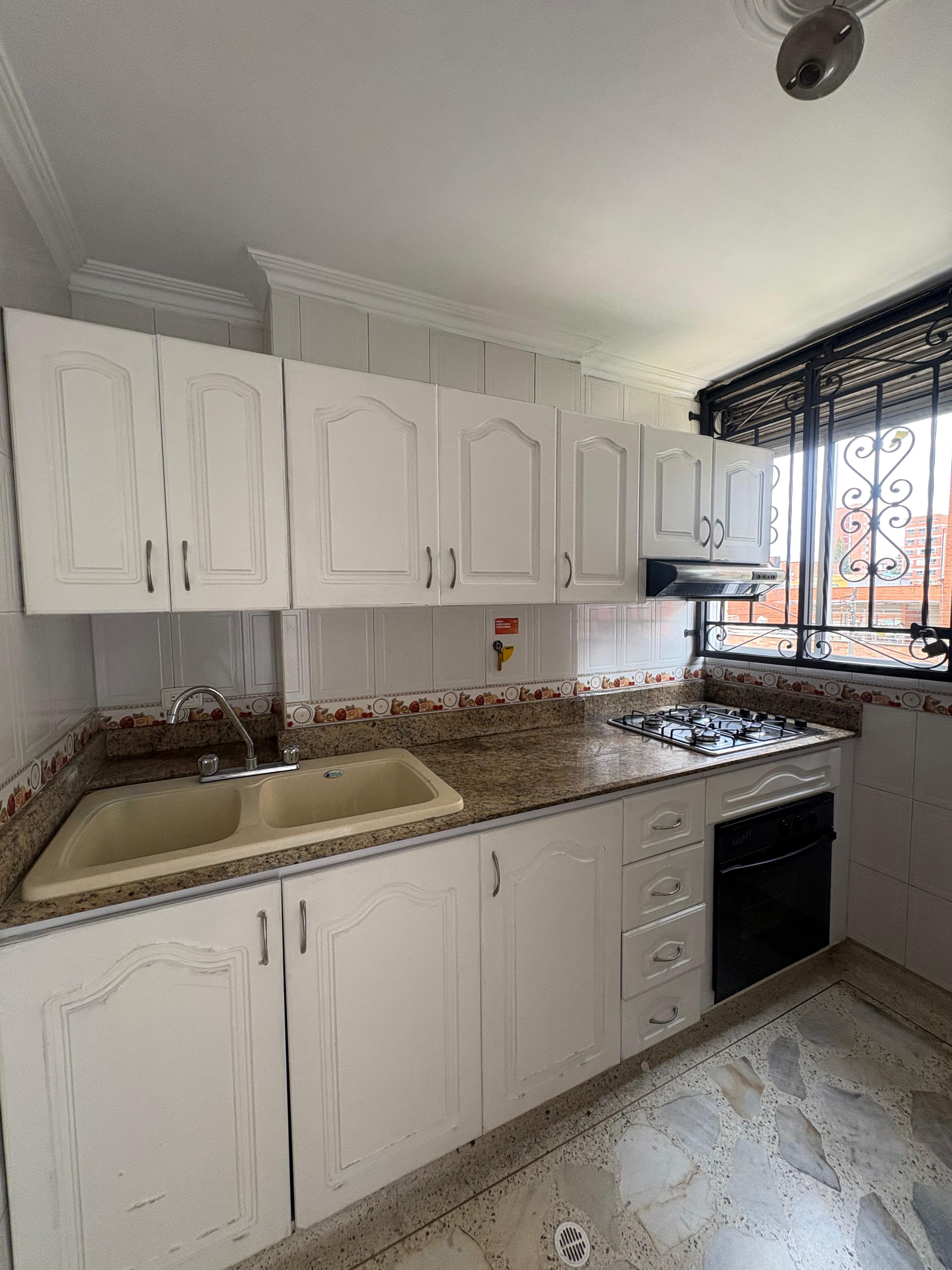 ARRIENDO APARTAMENTO, LAURELES