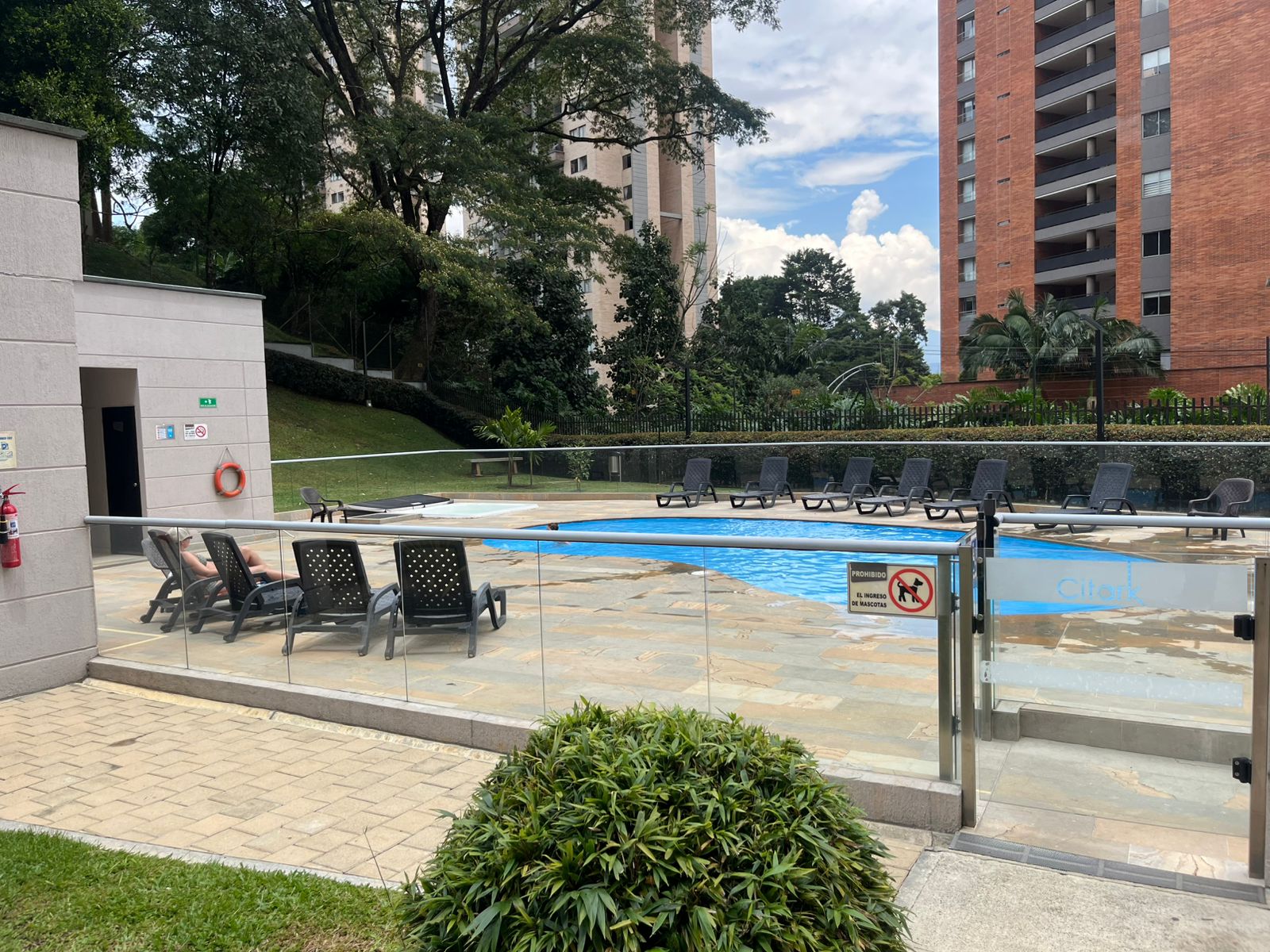 ARRIENDO APARTAMENTO - POBLADO LOS GONZALEZ