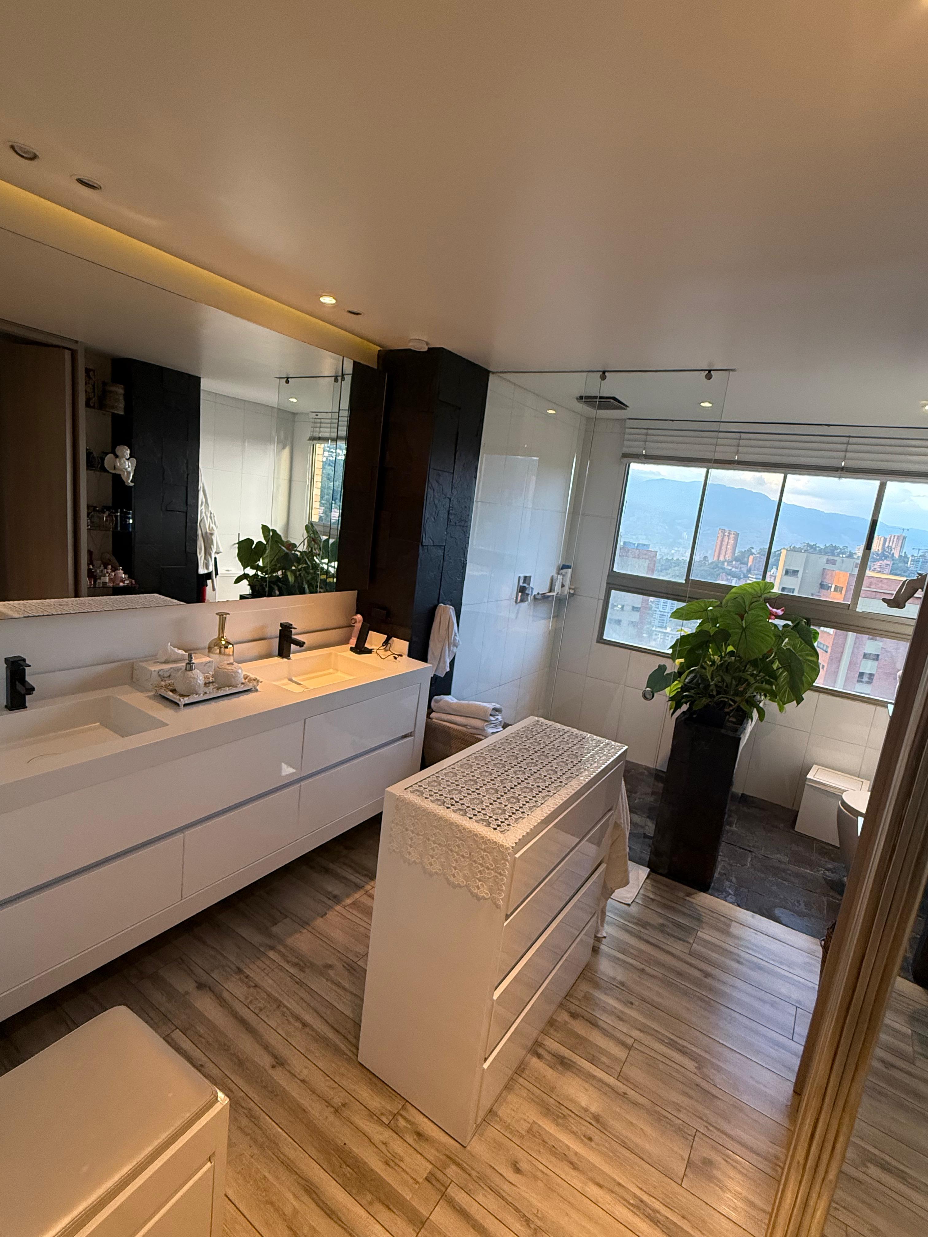 ARRIENDO PENTHOUSE AMOBLADO - POBLADO SECTOR EL TESORO