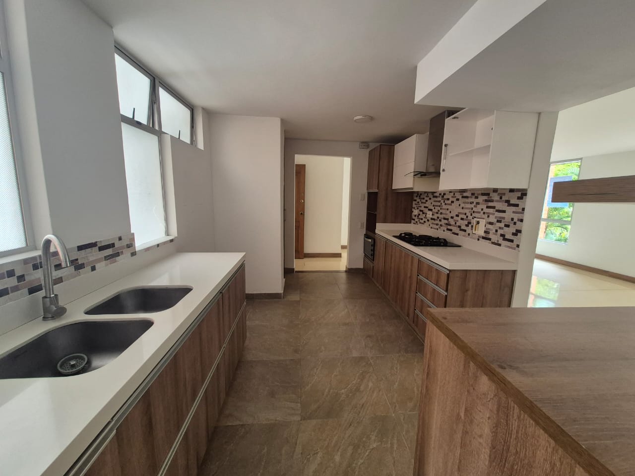 ARRIENDO APARTAMENTO, POBLADO FRONTERA